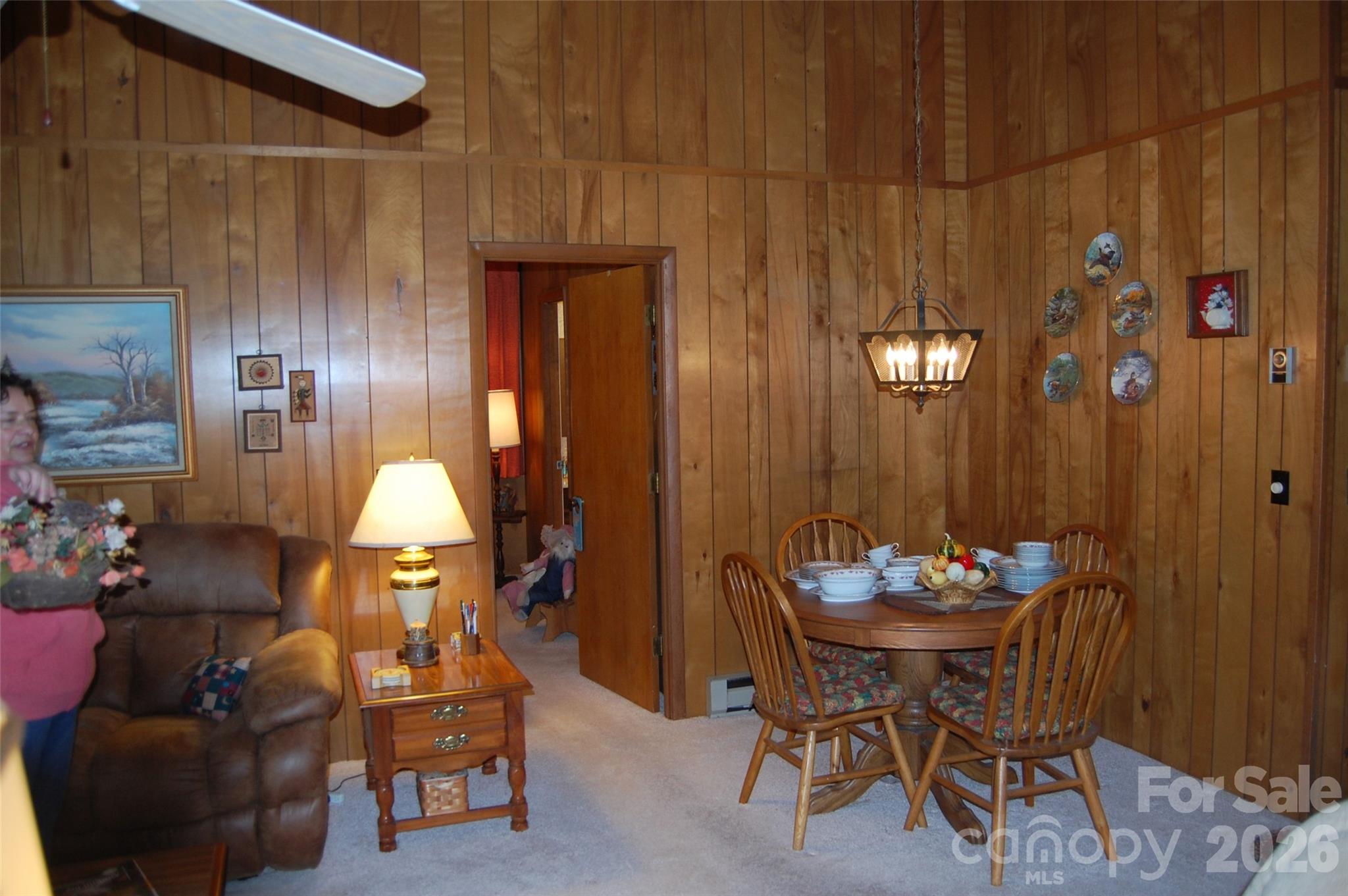 202 Knoll Circle — Newland