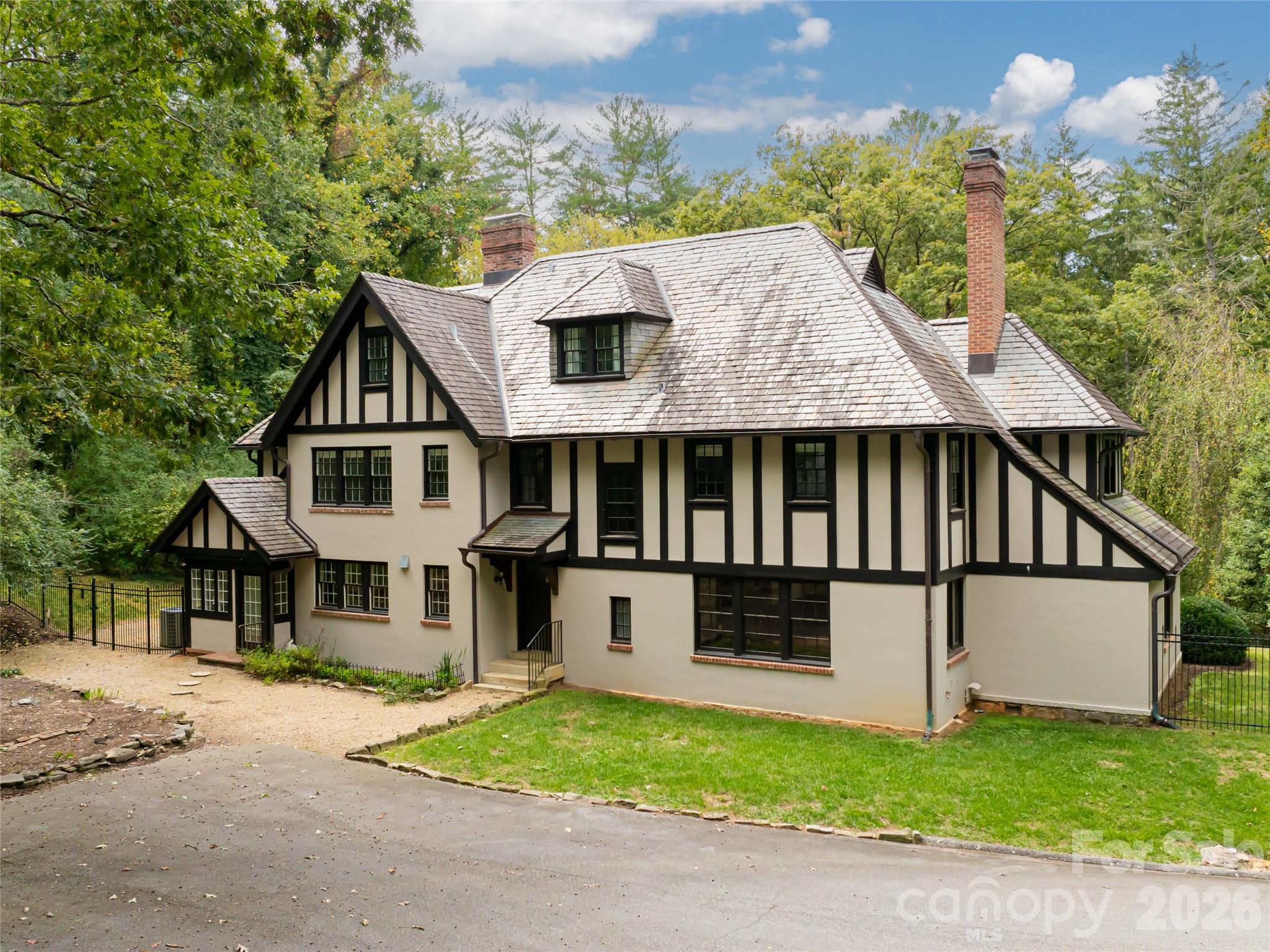 30 Cedarcliff Road — Asheville