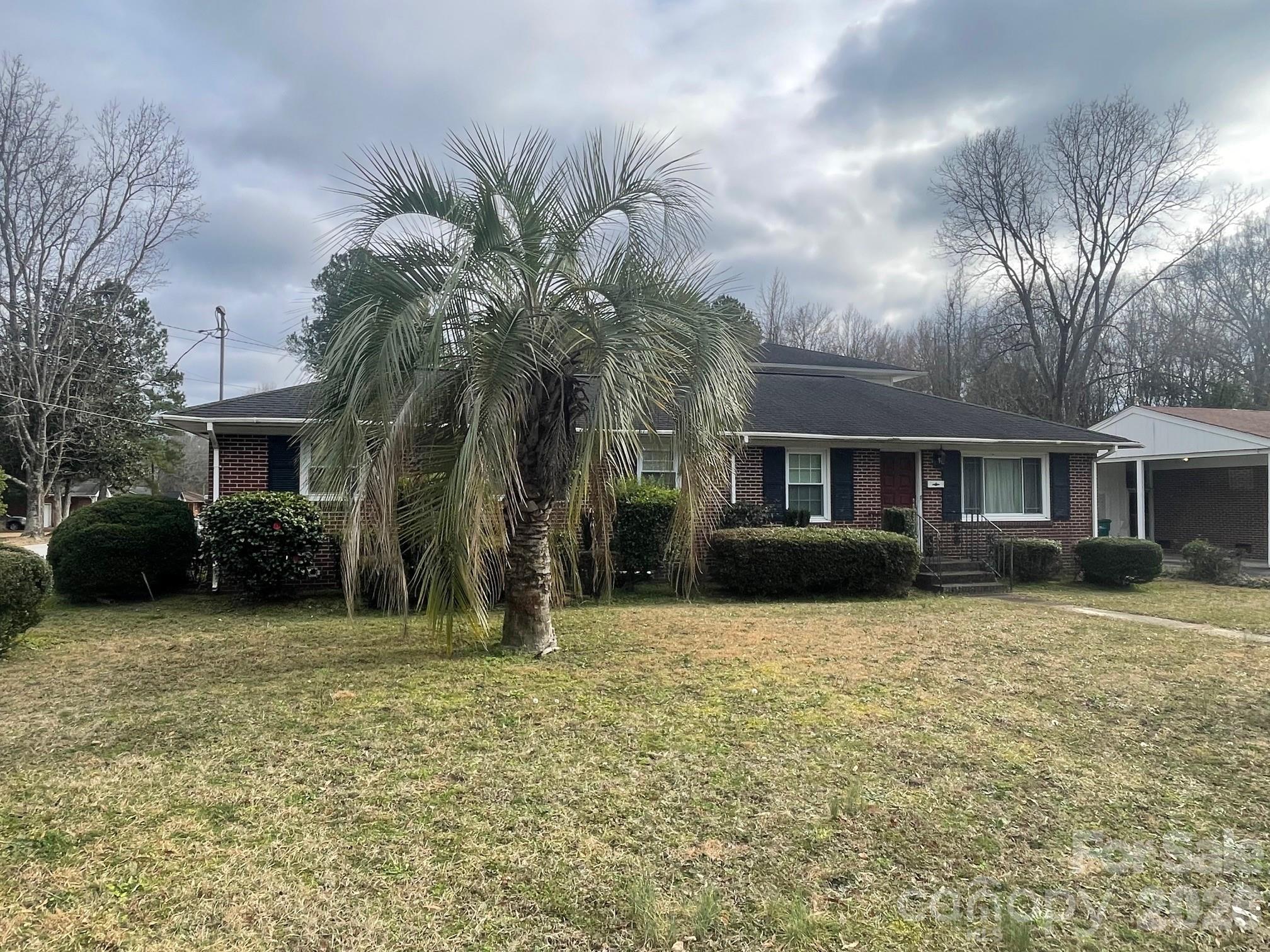 1529 W Market Street — Cheraw