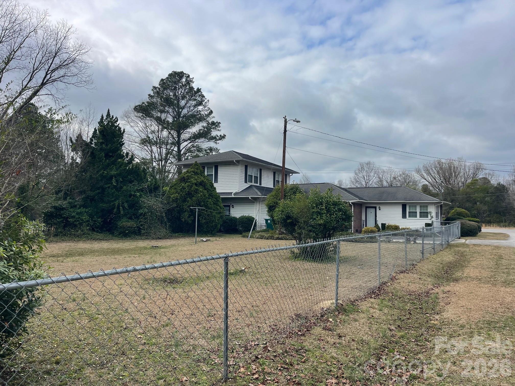 1529 W Market Street — Cheraw