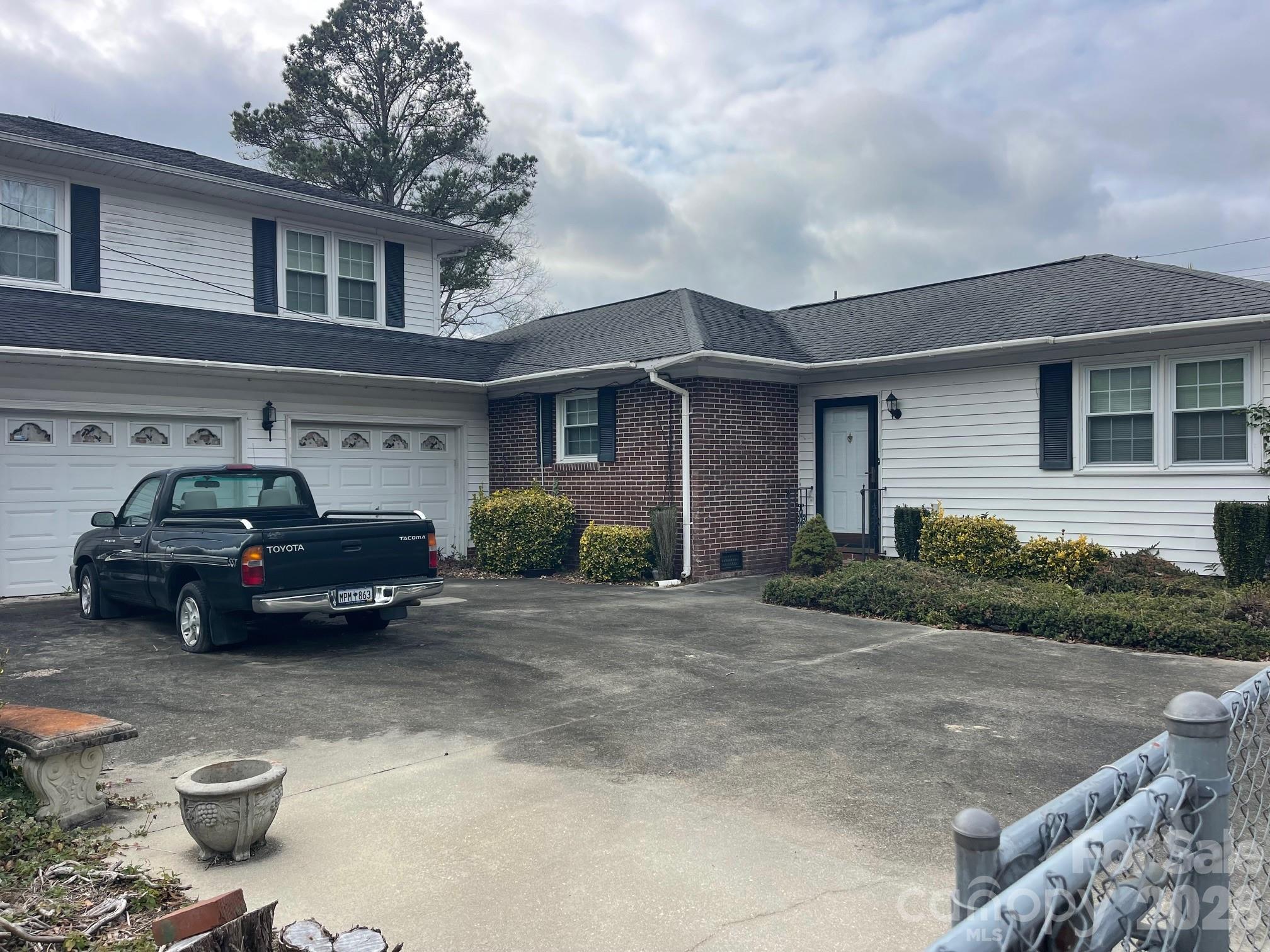 1529 W Market Street — Cheraw