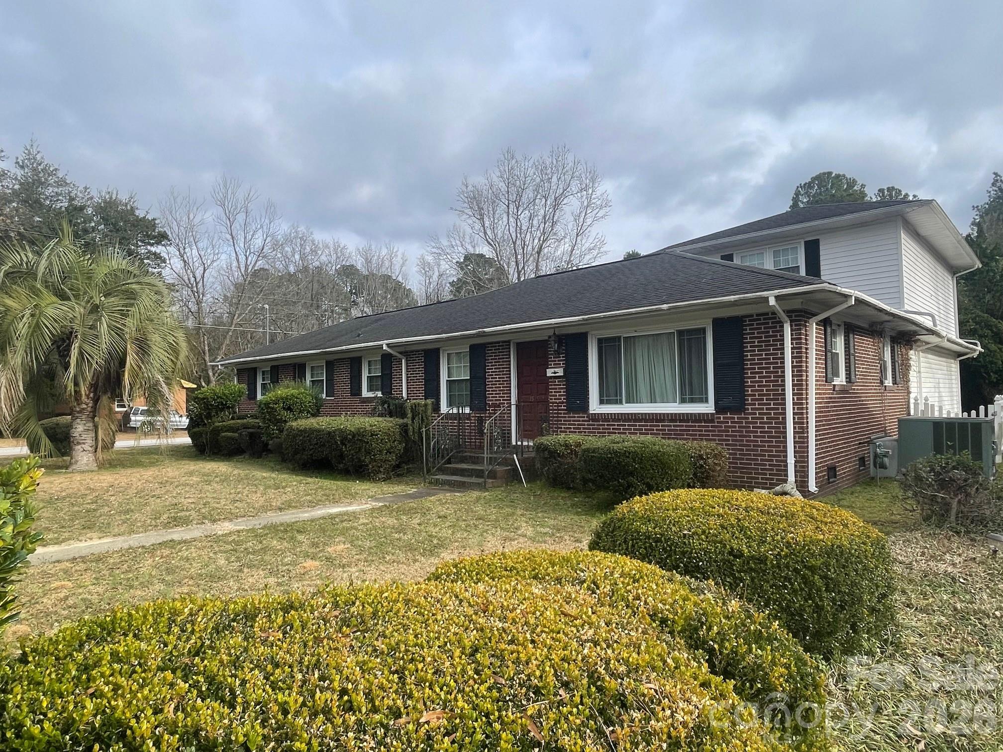 1529 W Market Street — Cheraw