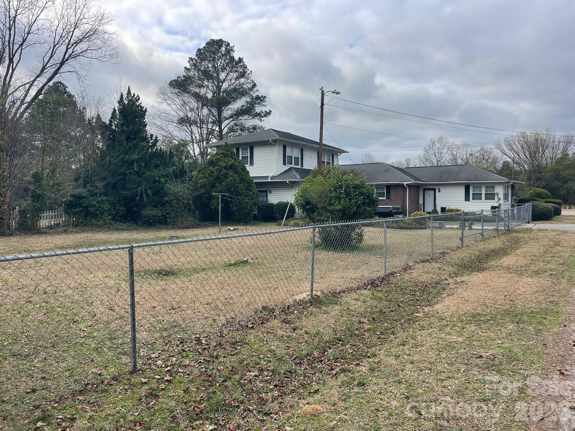 1529 W Market Street — Cheraw
