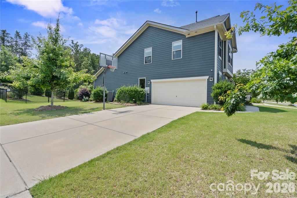 8340 Breton Way — Harrisburg
