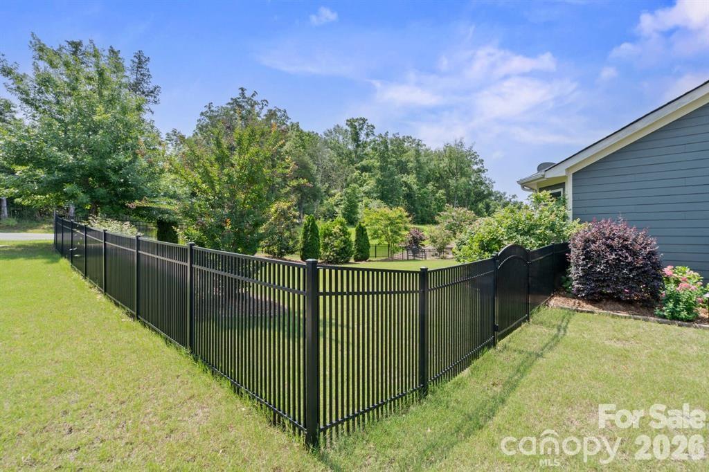 8340 Breton Way — Harrisburg