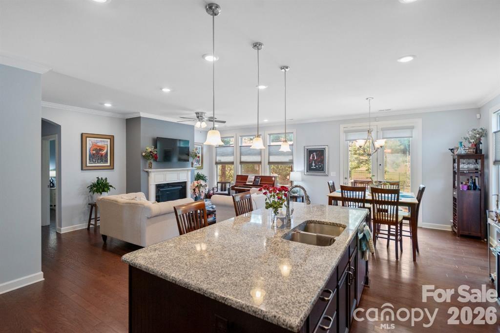 8340 Breton Way — Harrisburg