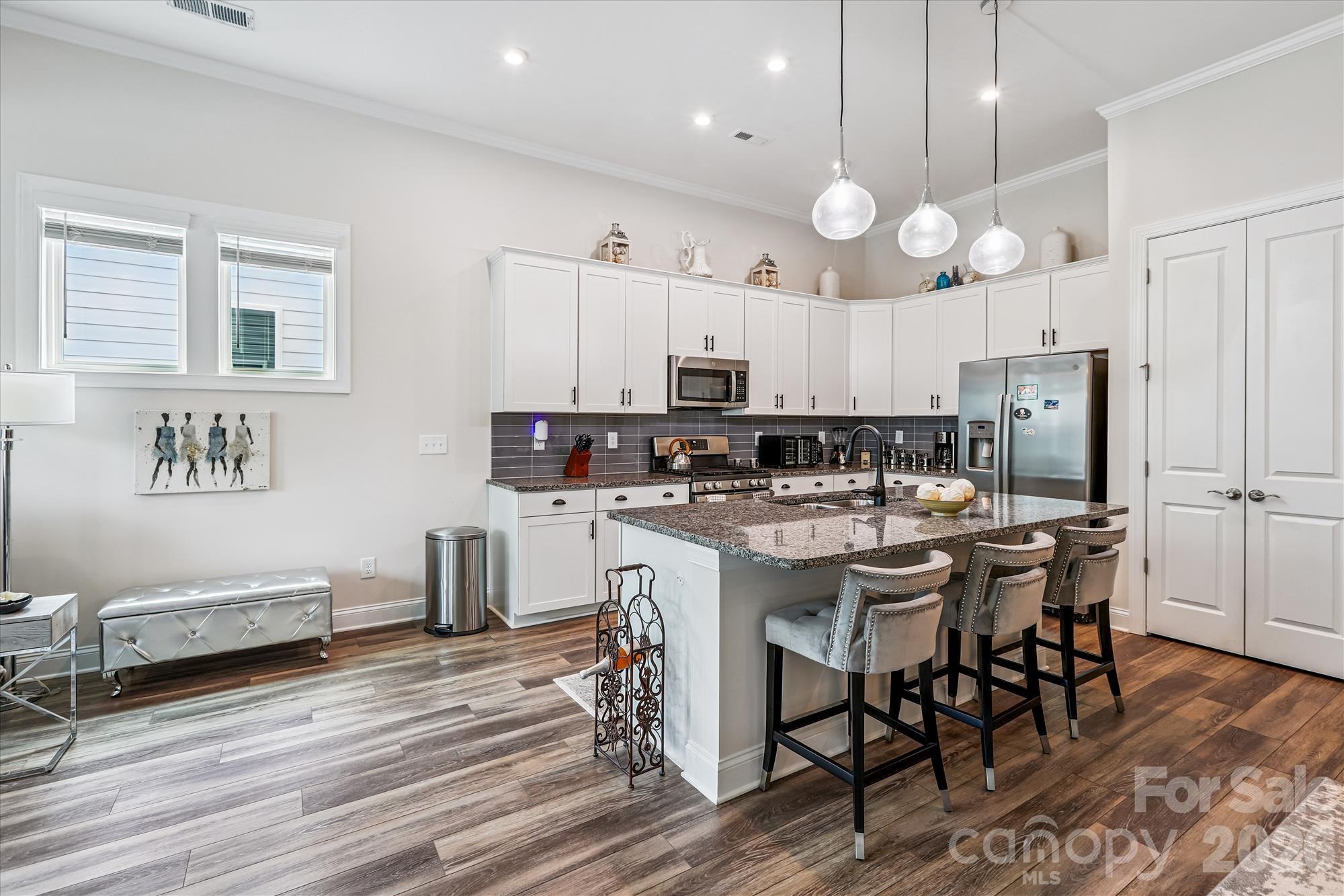 10400 Superb Lane — Charlotte