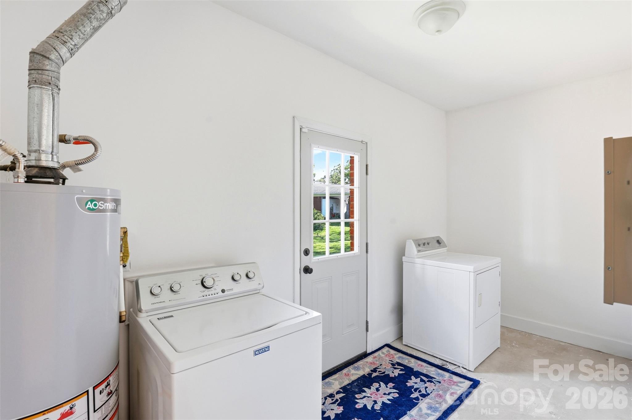 1406 Lakeview Drive — Monroe