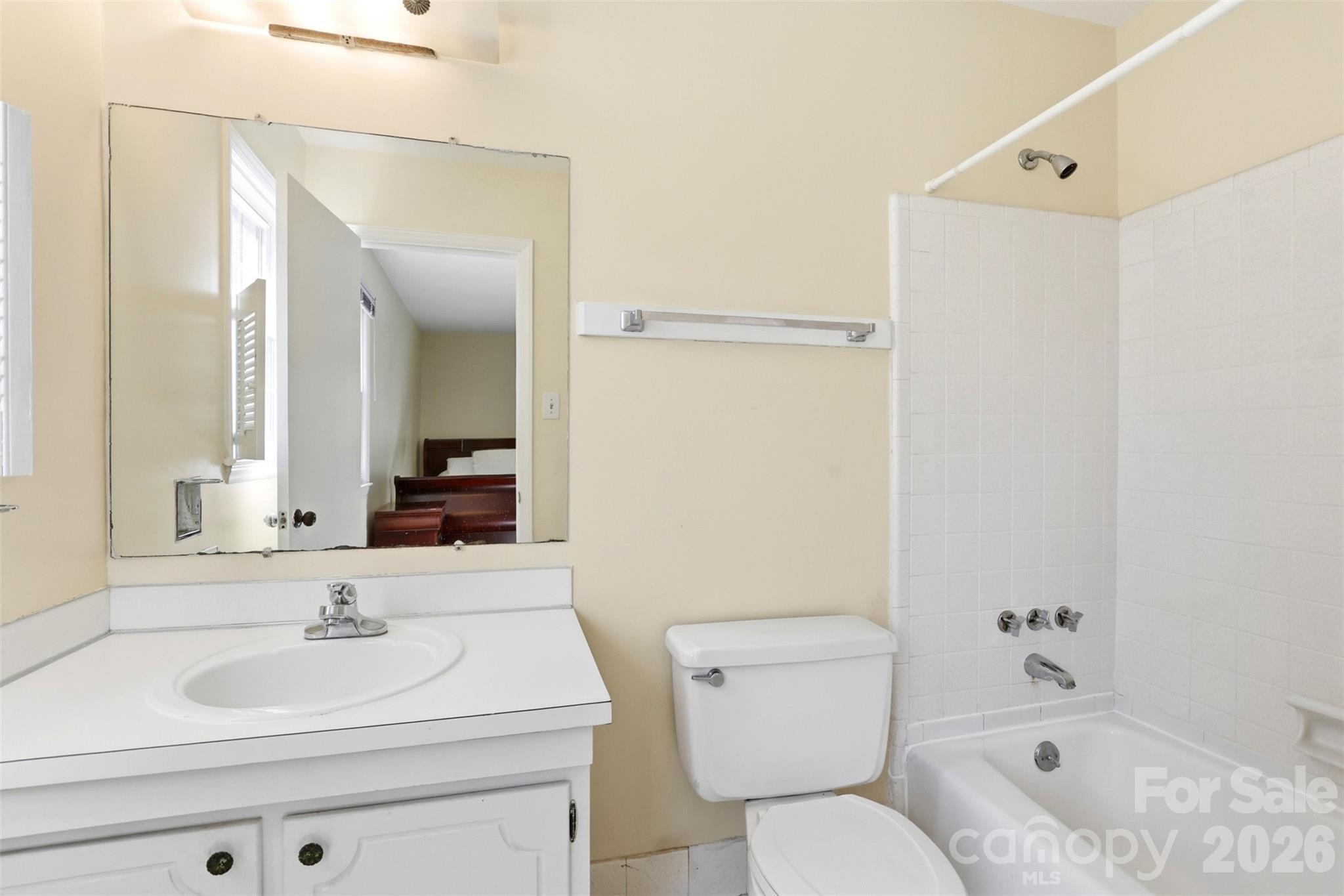 1406 Lakeview Drive — Monroe