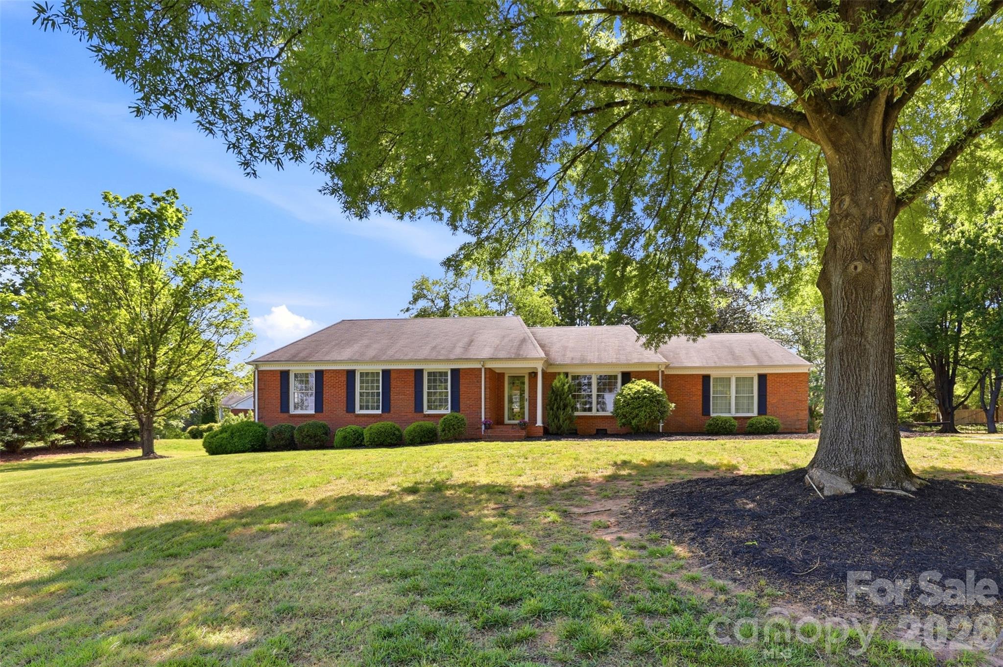 1406 Lakeview Drive — Monroe
