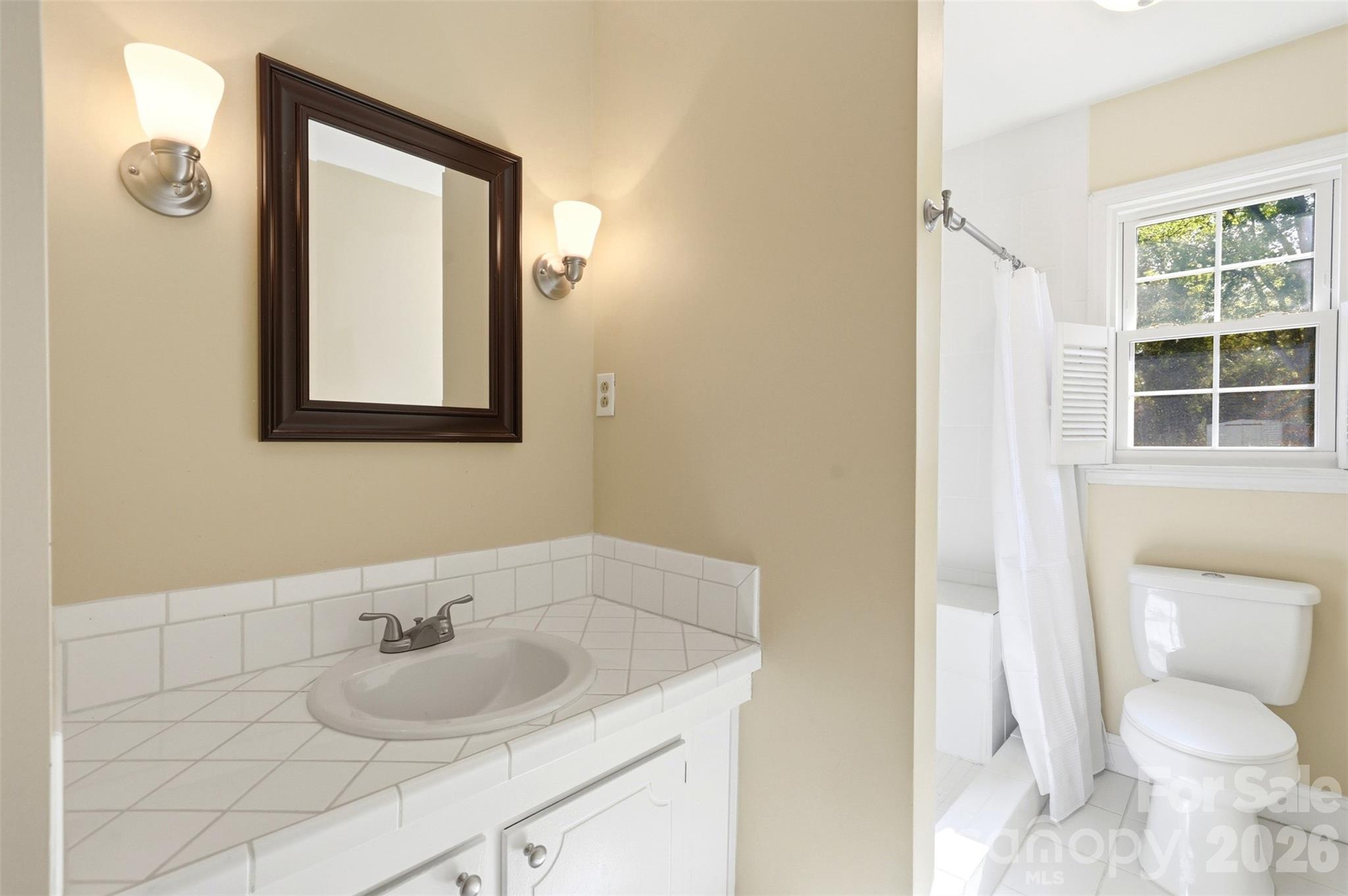 1406 Lakeview Drive — Monroe