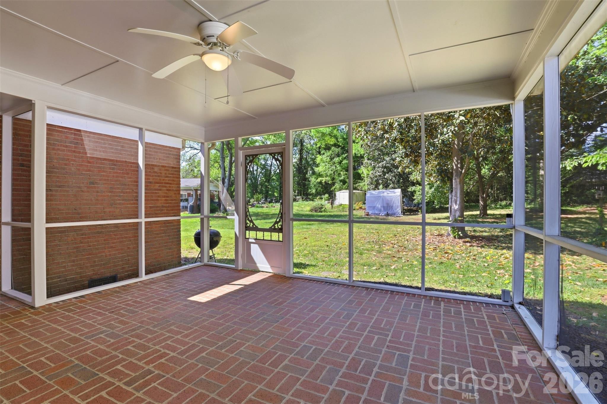 1406 Lakeview Drive — Monroe