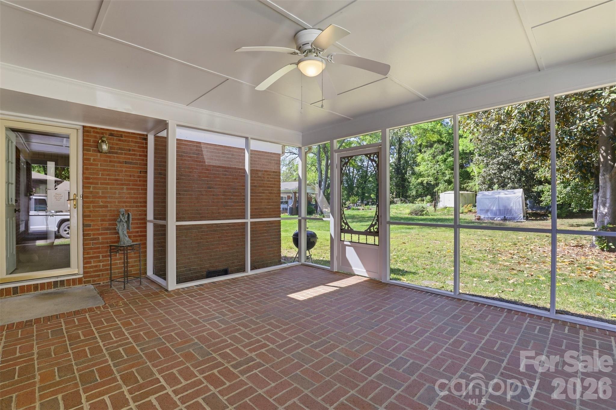 1406 Lakeview Drive — Monroe