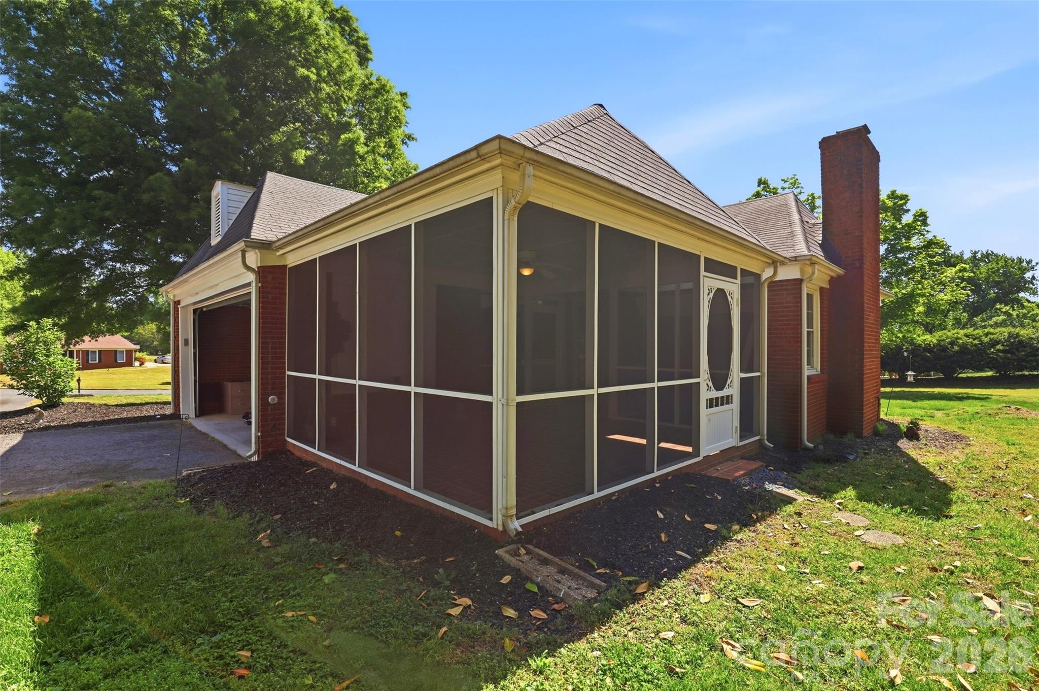 1406 Lakeview Drive — Monroe