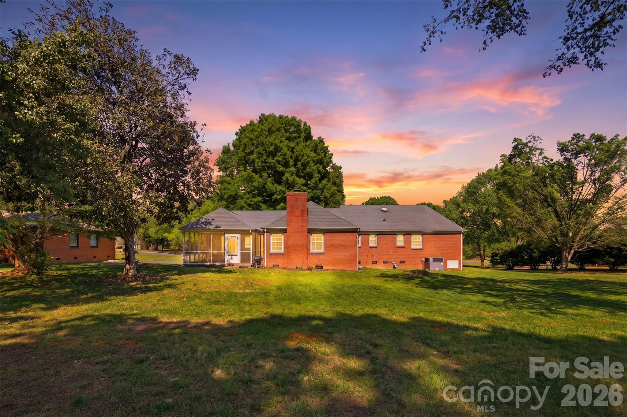 1406 Lakeview Drive — Monroe