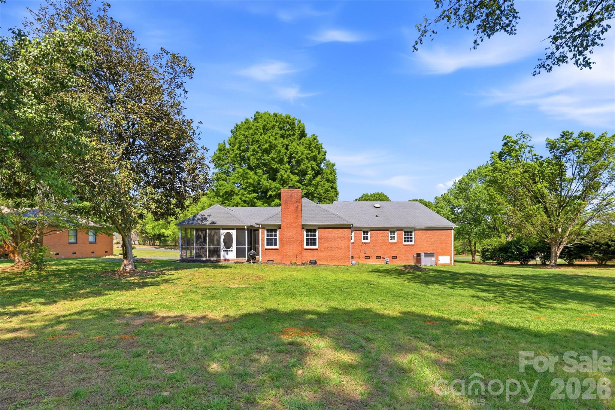 1406 Lakeview Drive — Monroe