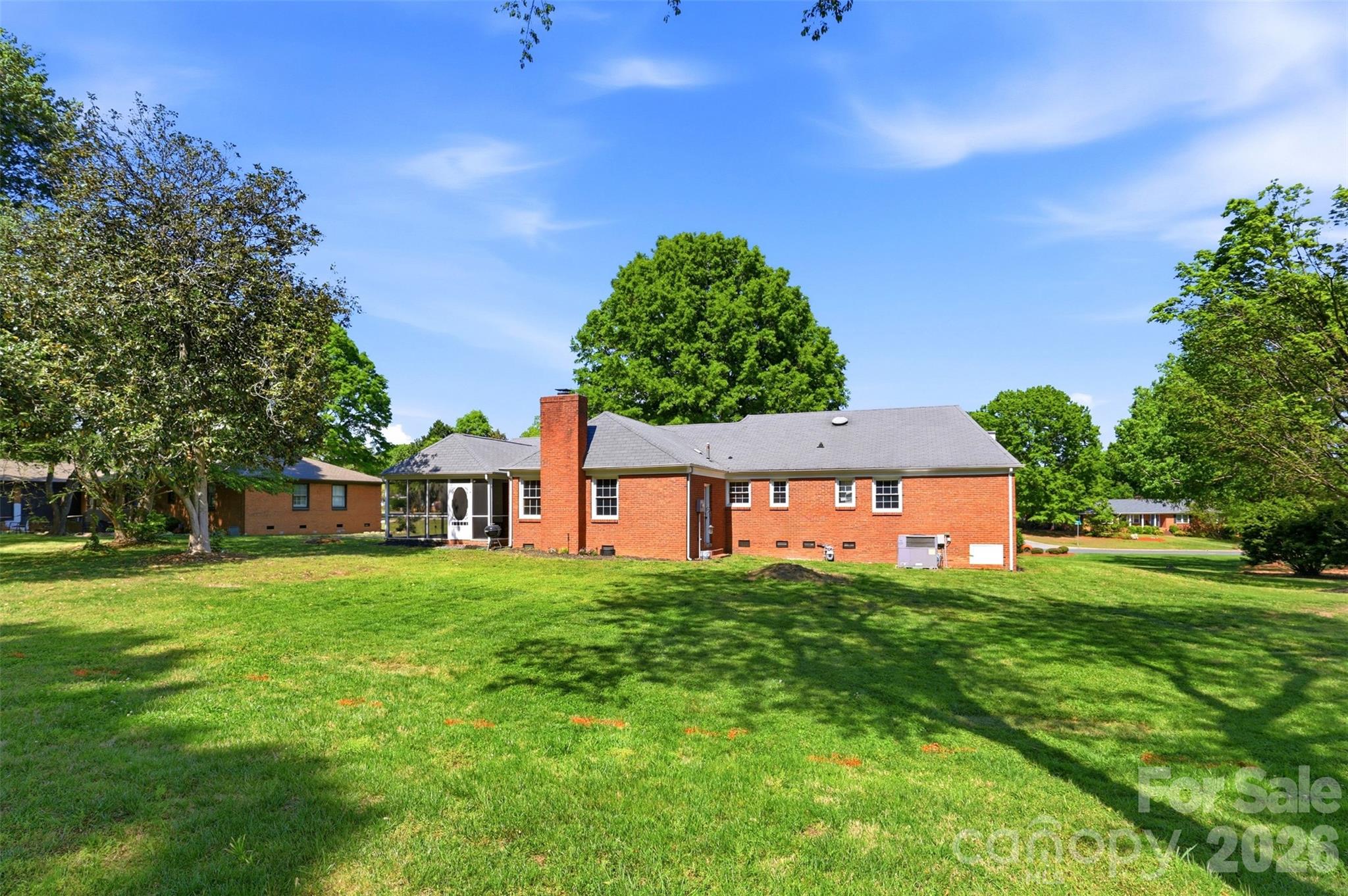 1406 Lakeview Drive — Monroe