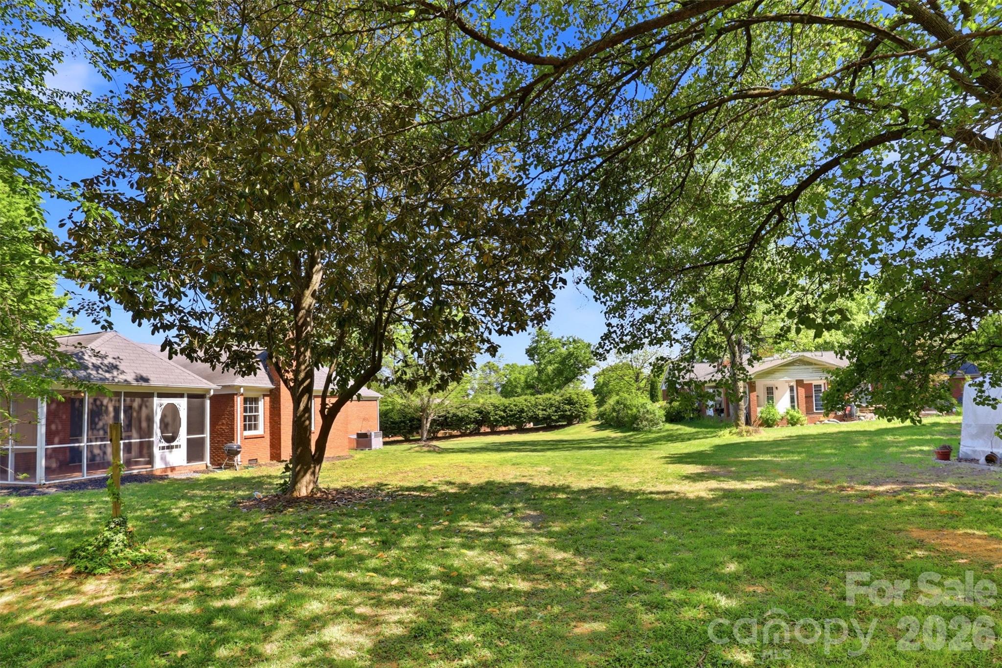 1406 Lakeview Drive — Monroe