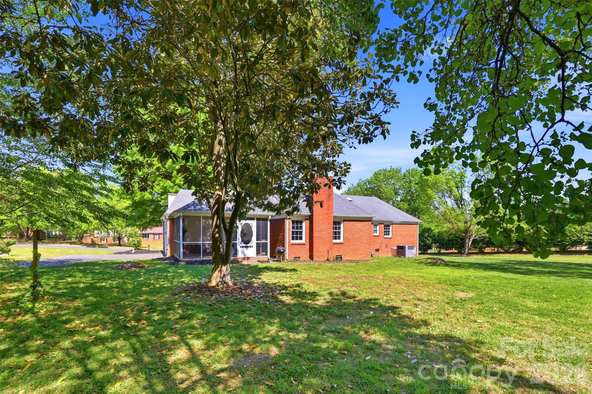 1406 Lakeview Drive — Monroe