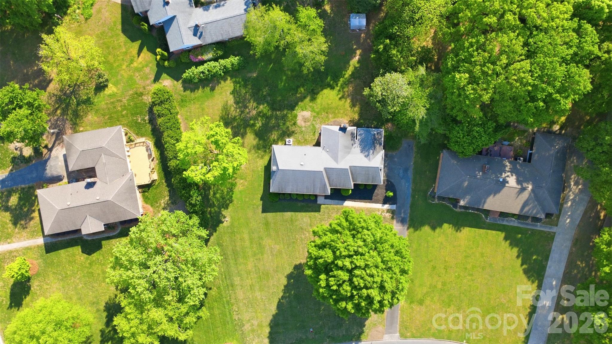 1406 Lakeview Drive — Monroe