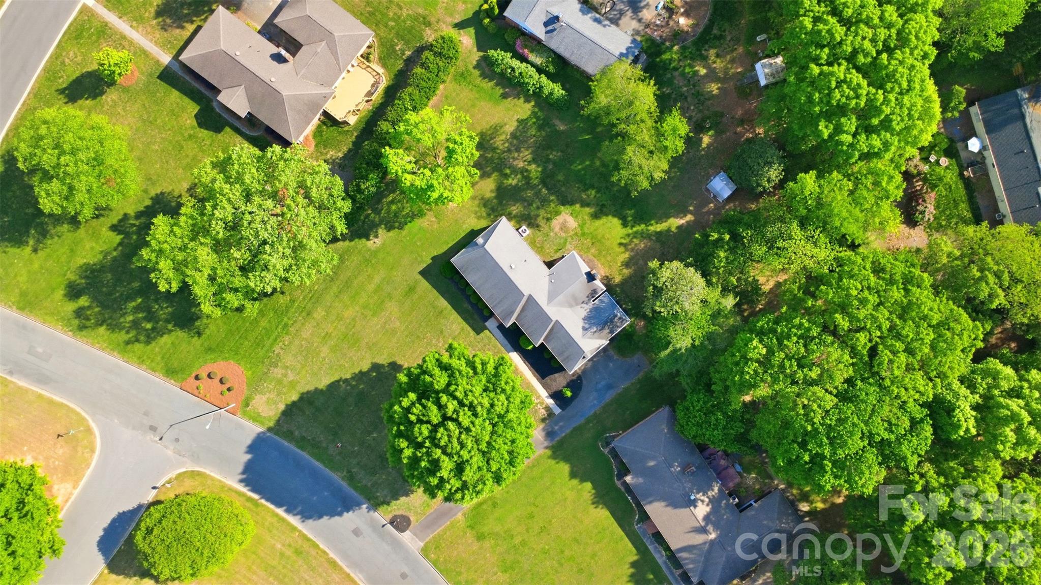 1406 Lakeview Drive — Monroe
