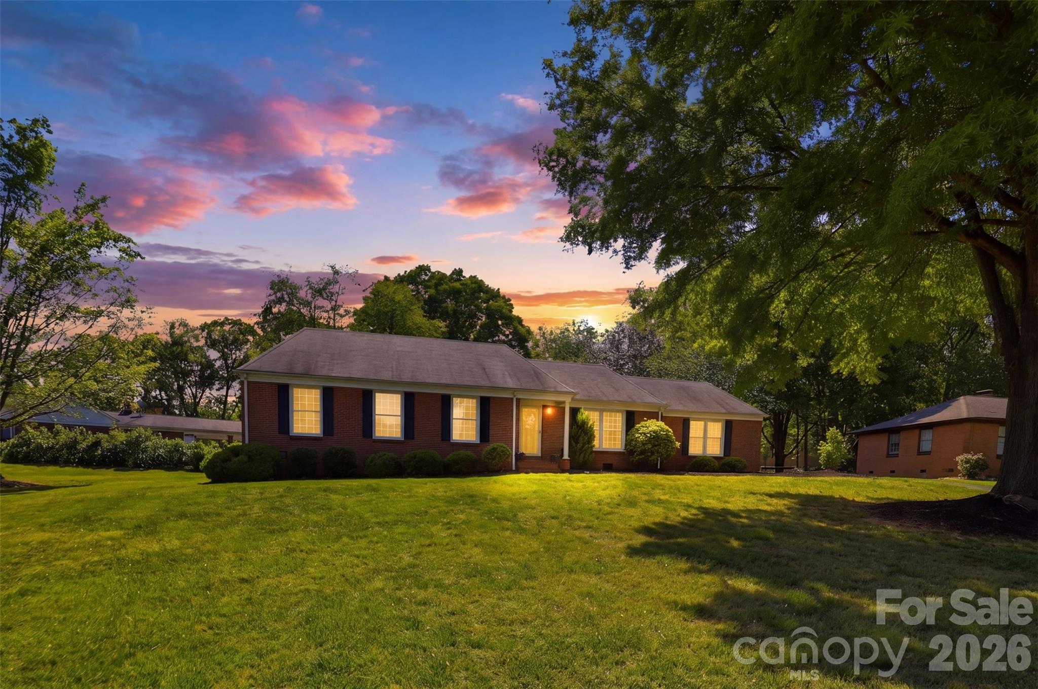 1406 Lakeview Drive — Monroe