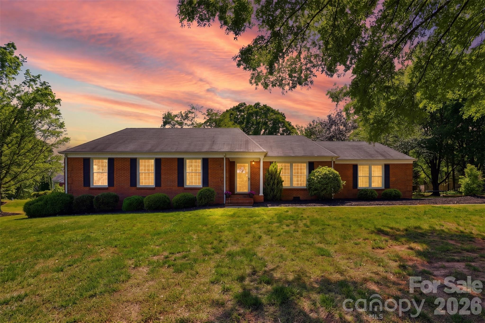 1406 Lakeview Drive — Monroe