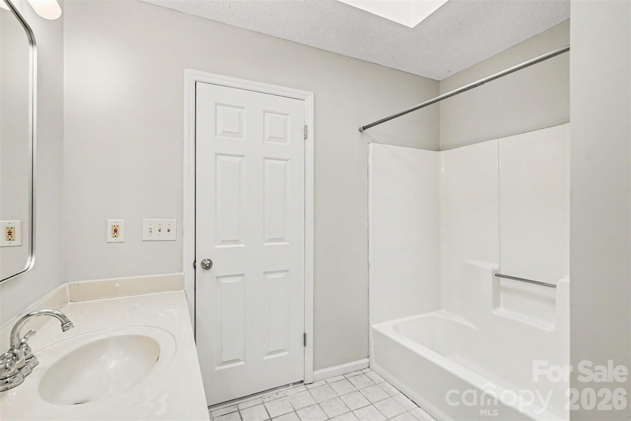 9060 Tulagi Court — Tega Cay