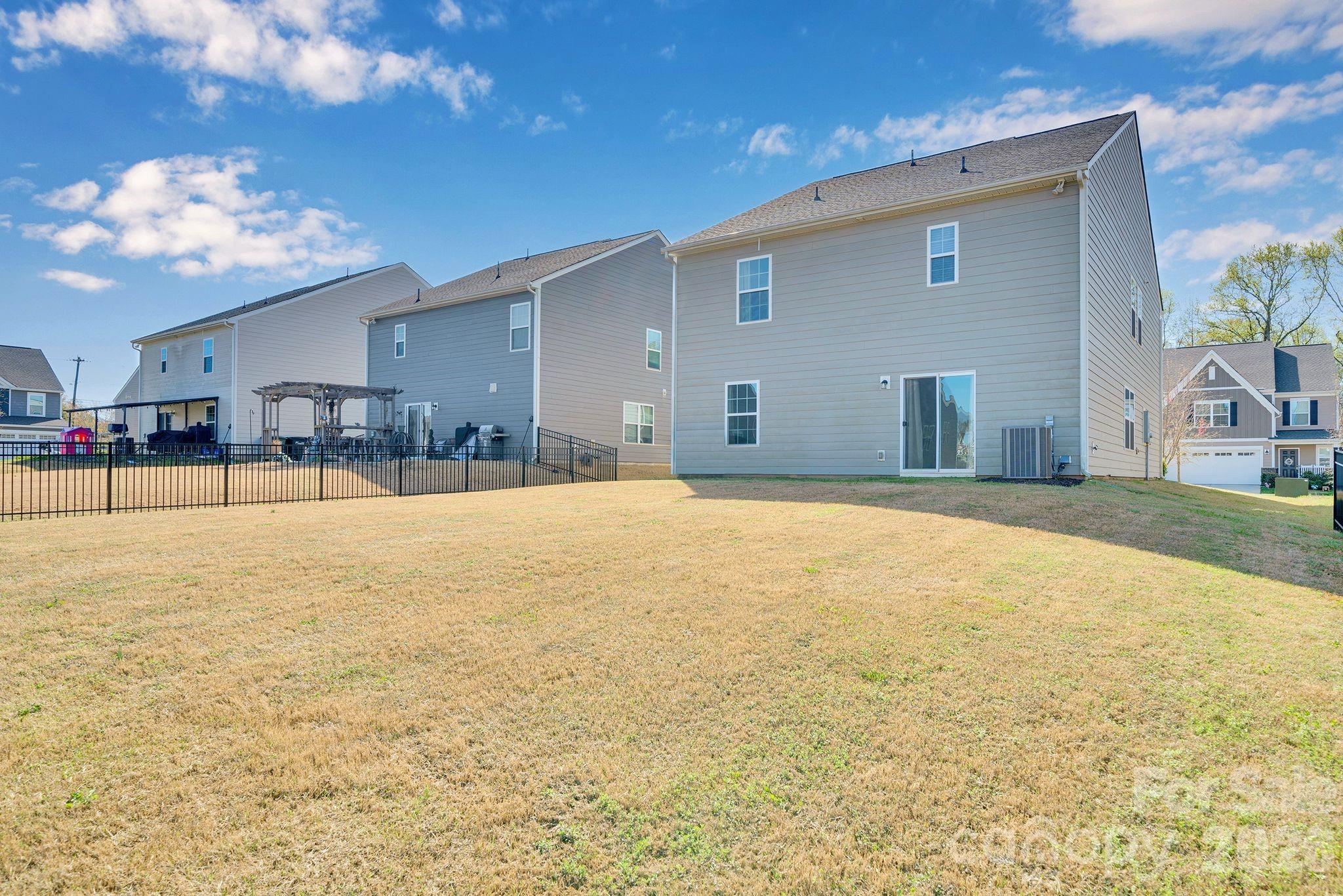 1212 Roundhill Court — Monroe