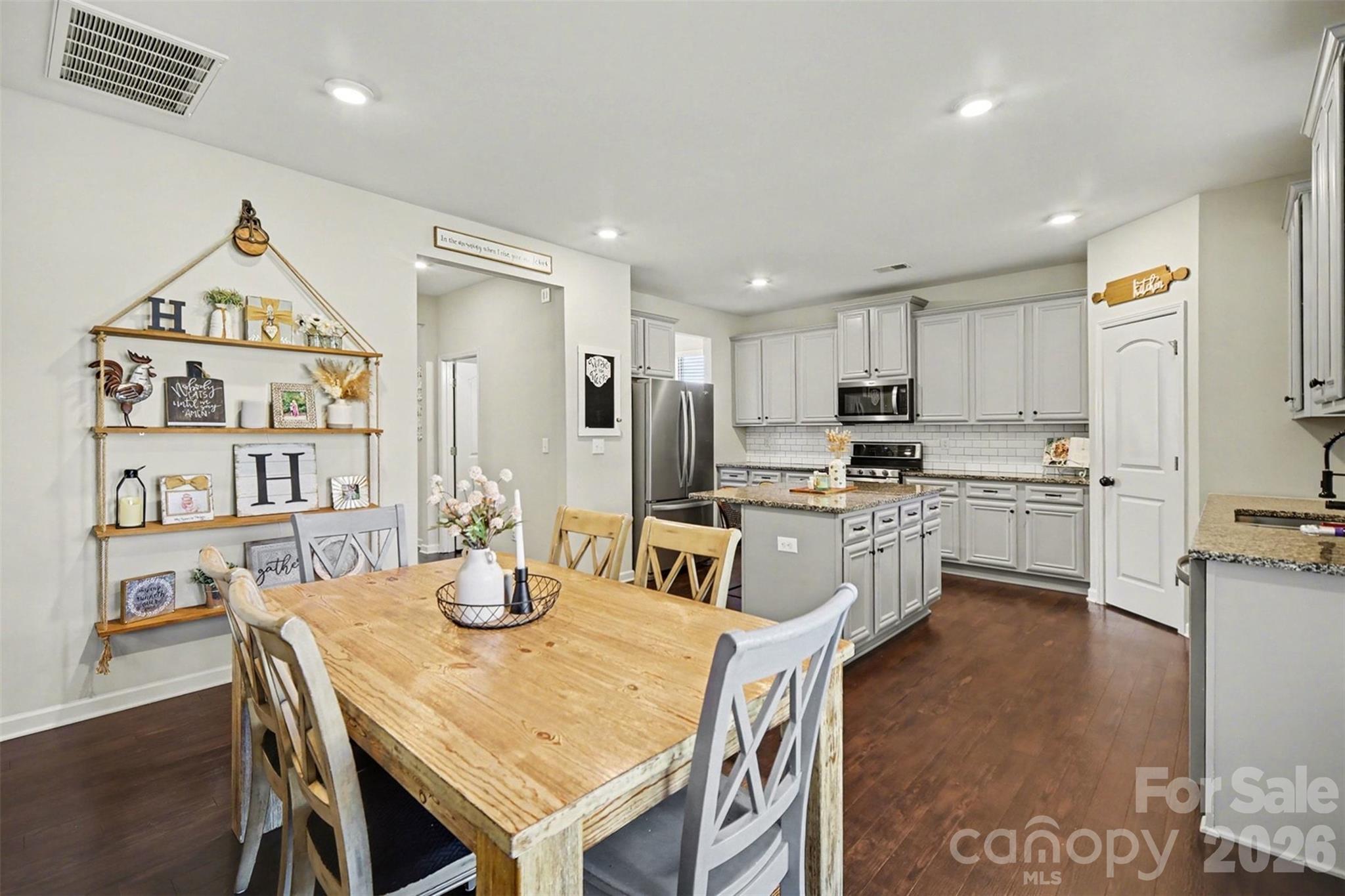 514 Tack Lane — Midland