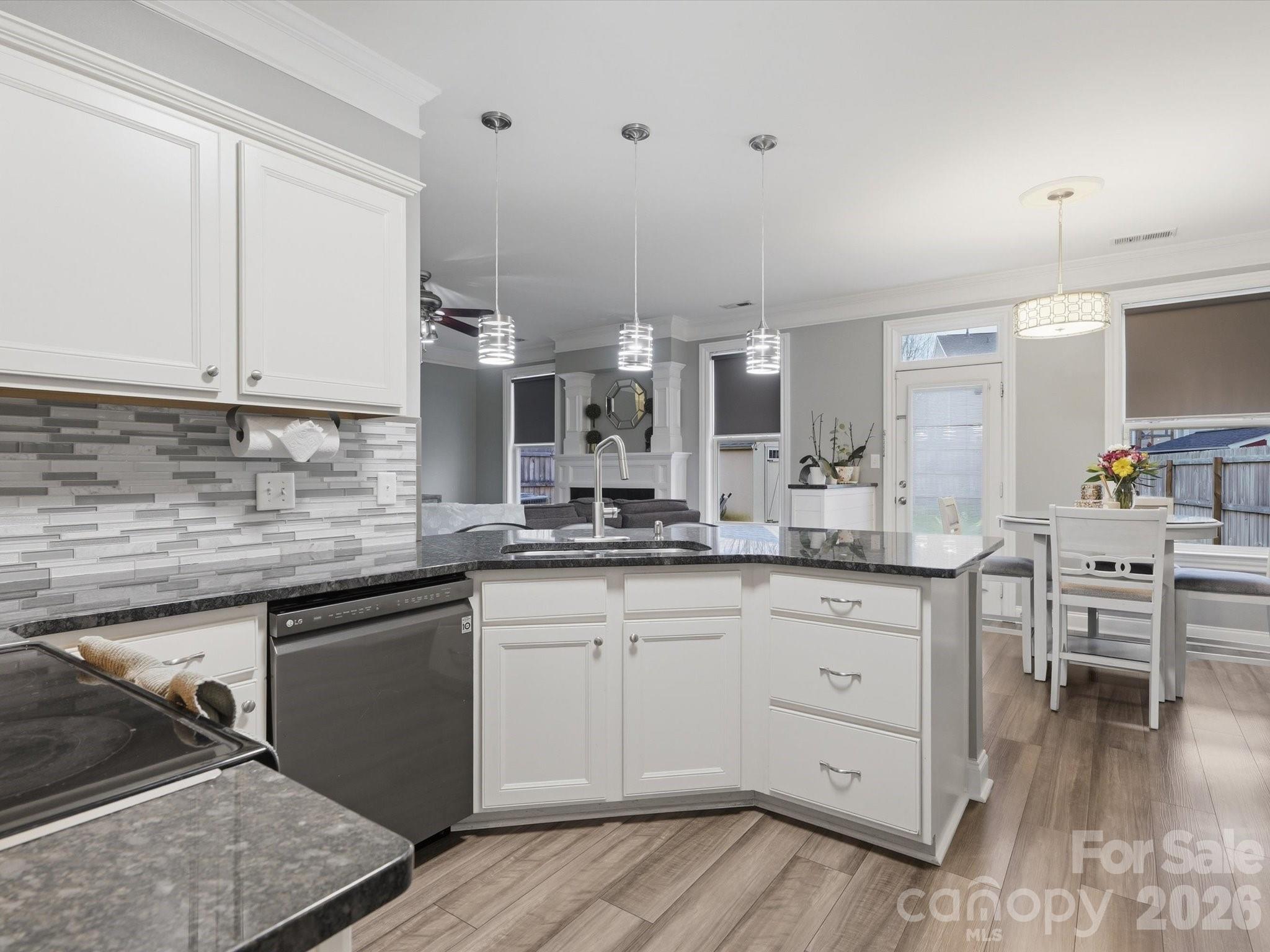 9414 Macquarie Lane — Charlotte