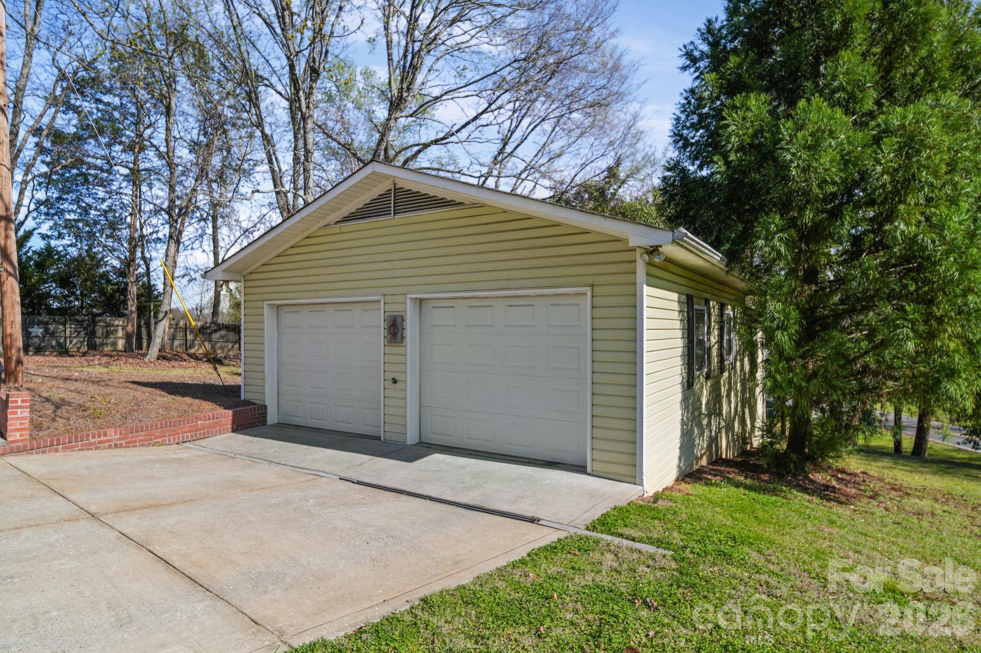 100 Todd Drive NE — Concord