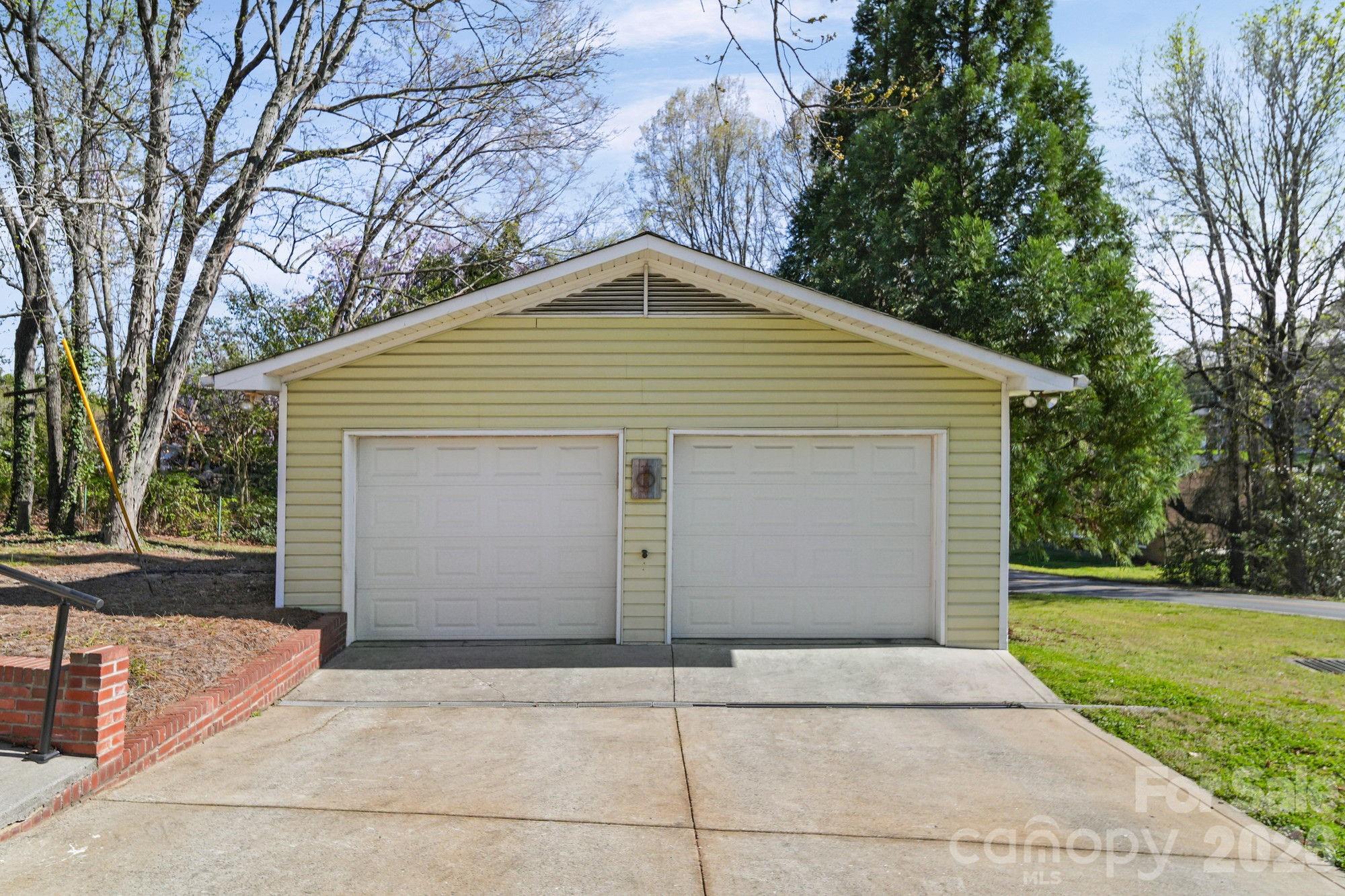 100 Todd Drive NE — Concord