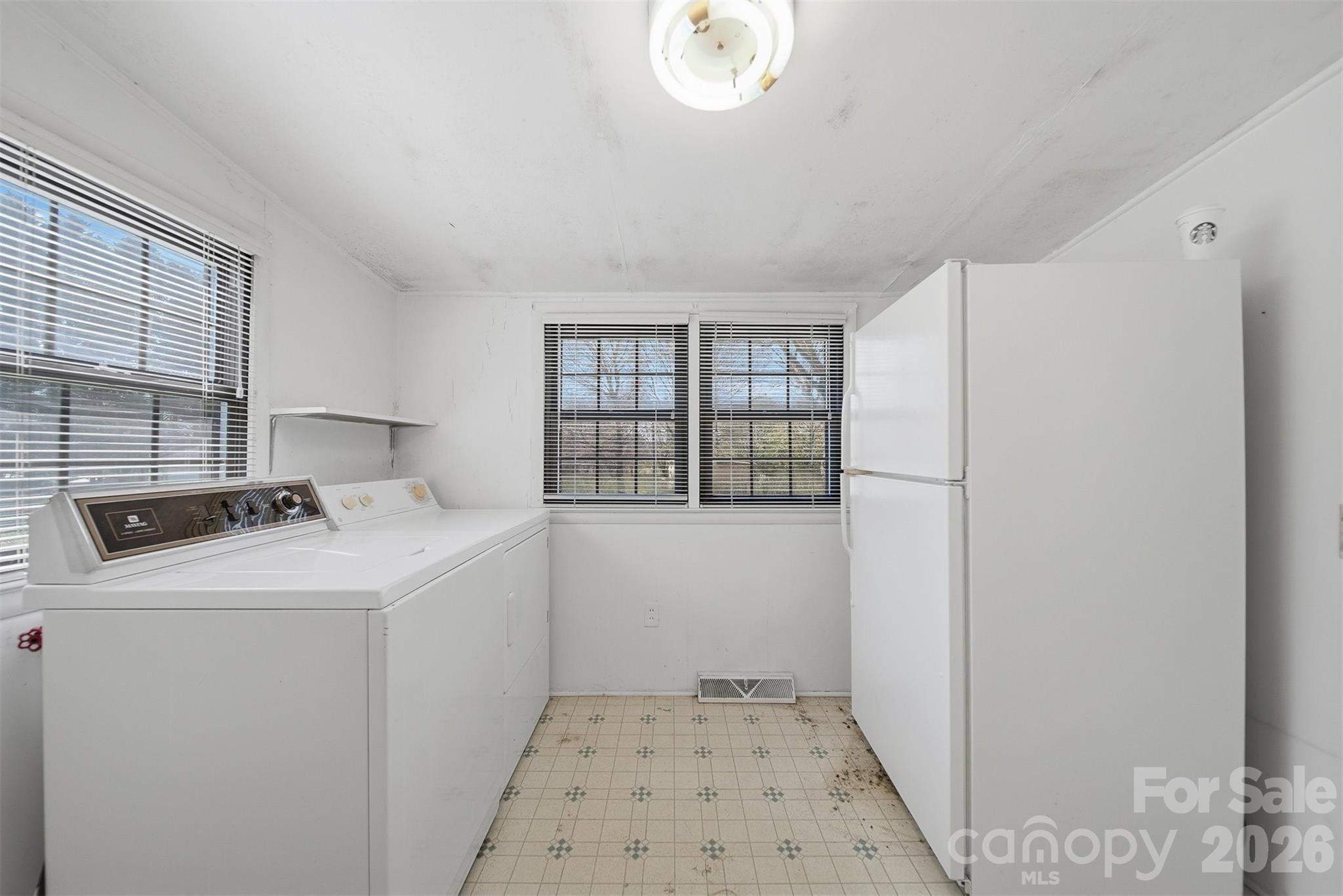 2421 35th Street Court NE — Hickory