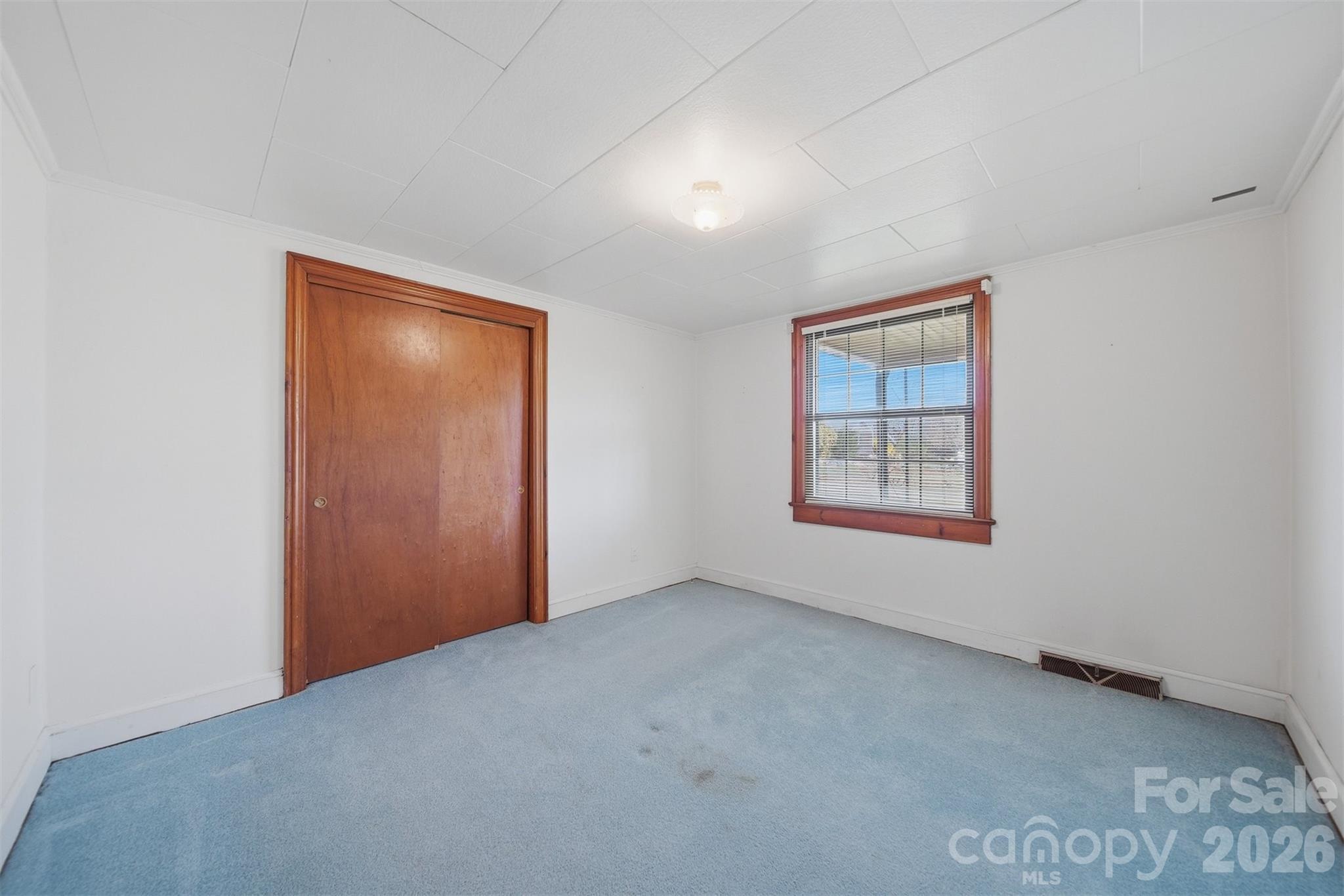 2421 35th Street Court NE — Hickory