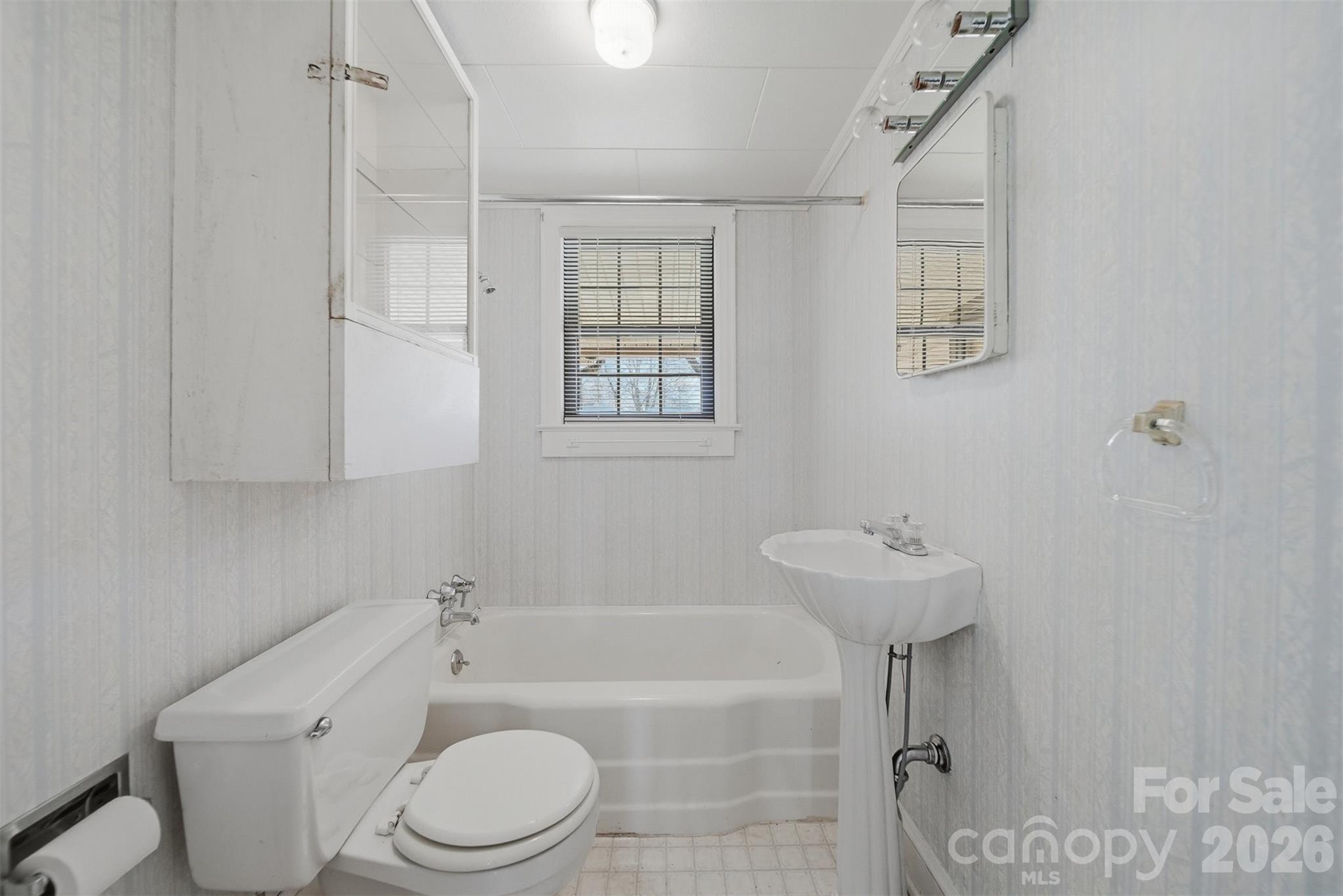 2421 35th Street Court NE — Hickory