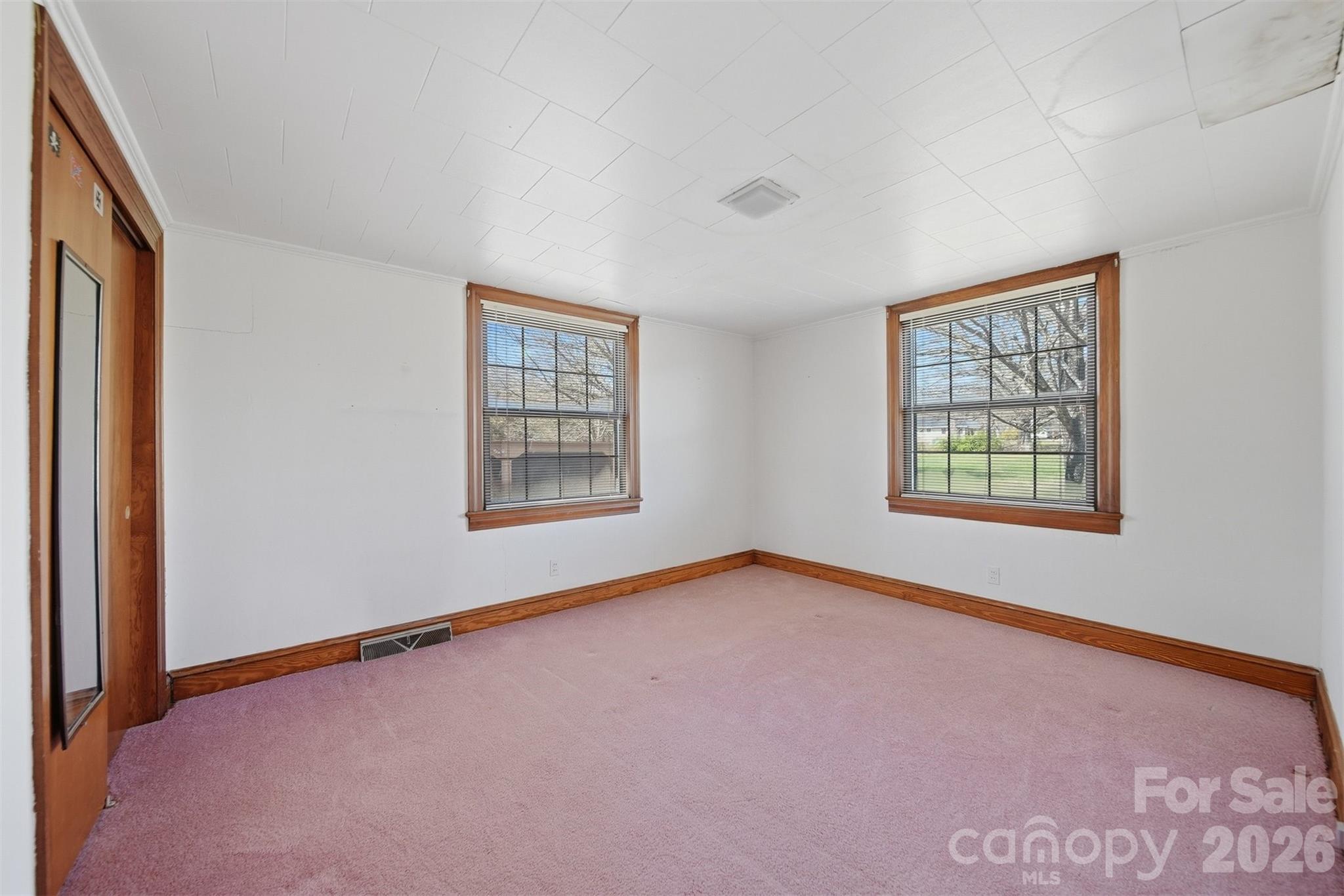 2421 35th Street Court NE — Hickory