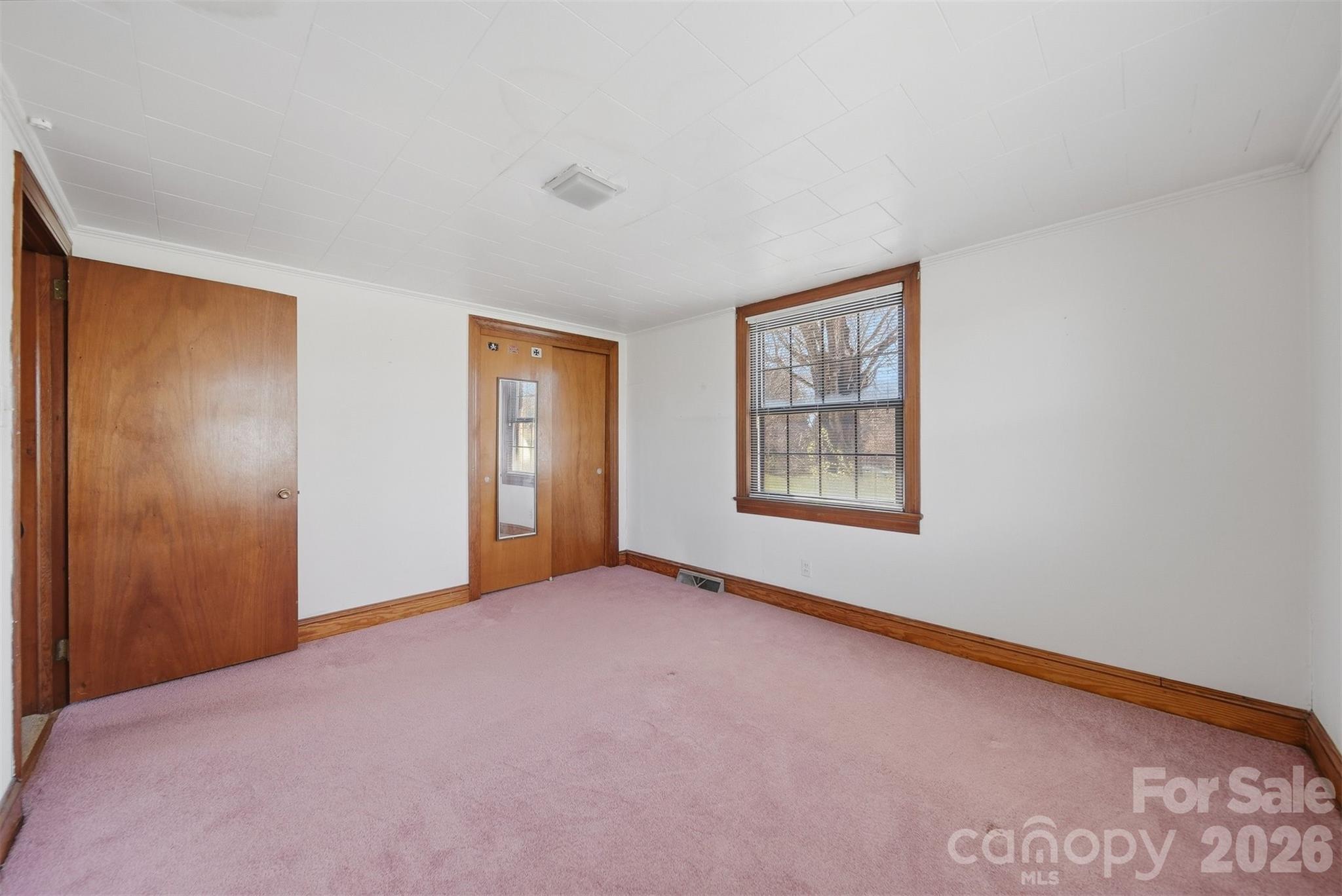 2421 35th Street Court NE — Hickory
