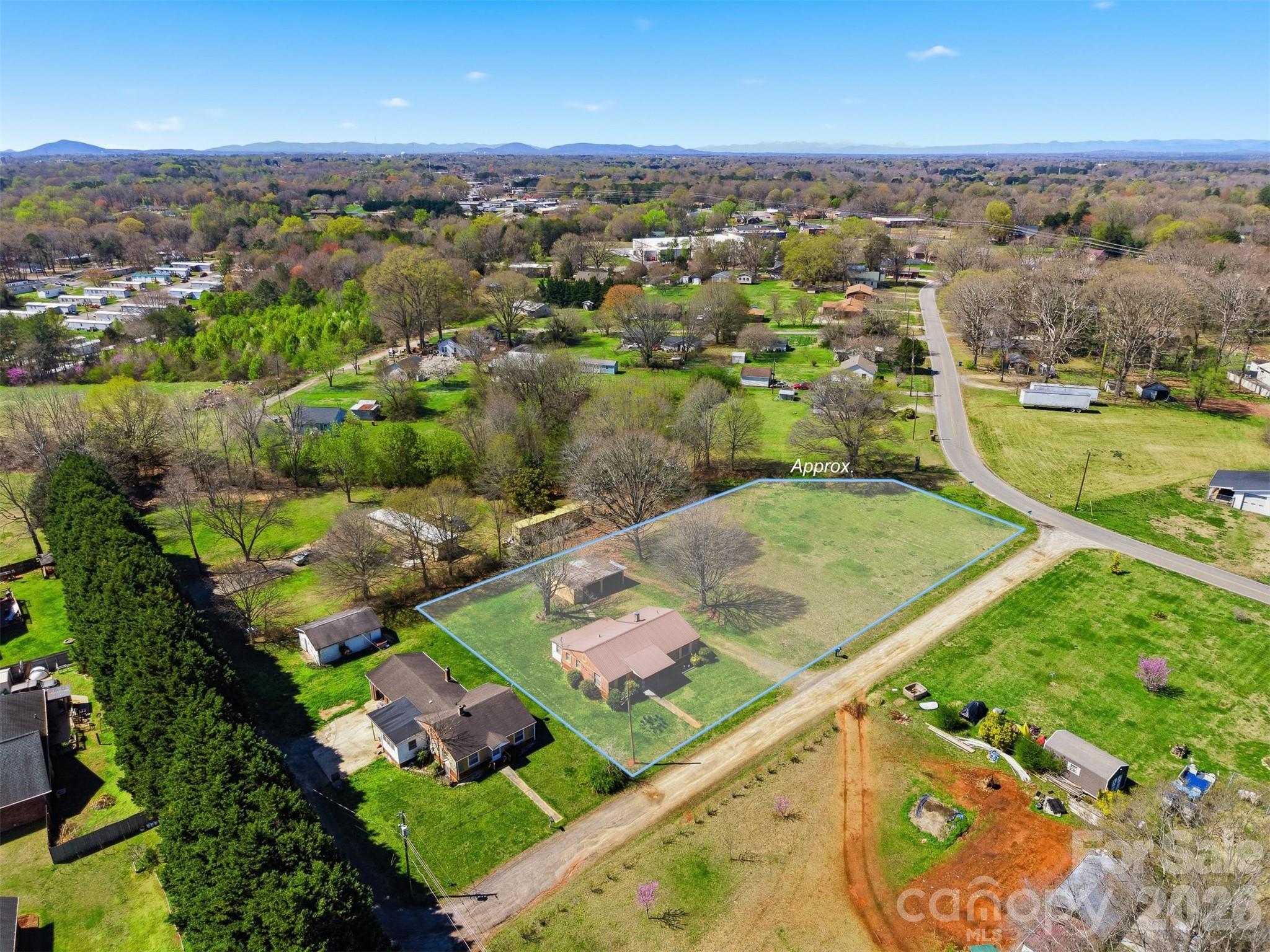 2421 35th Street Court NE — Hickory