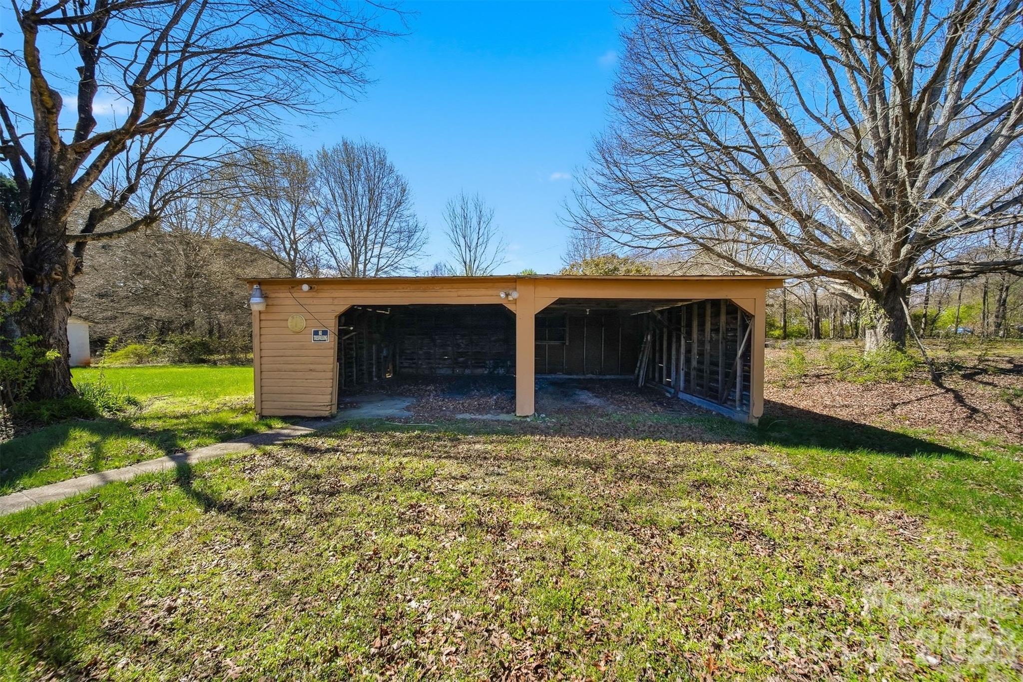 2421 35th Street Court NE — Hickory