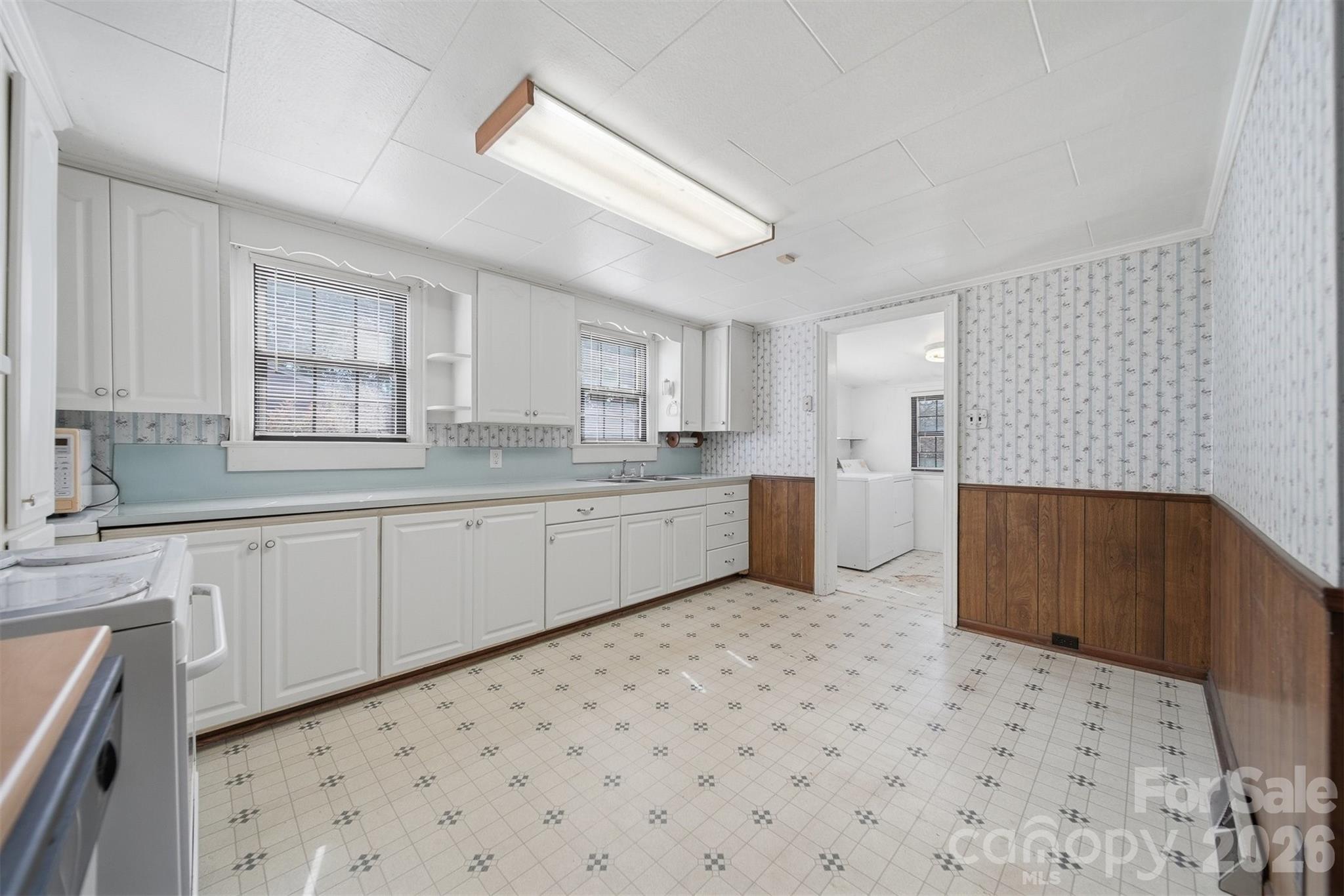 2421 35th Street Court NE — Hickory