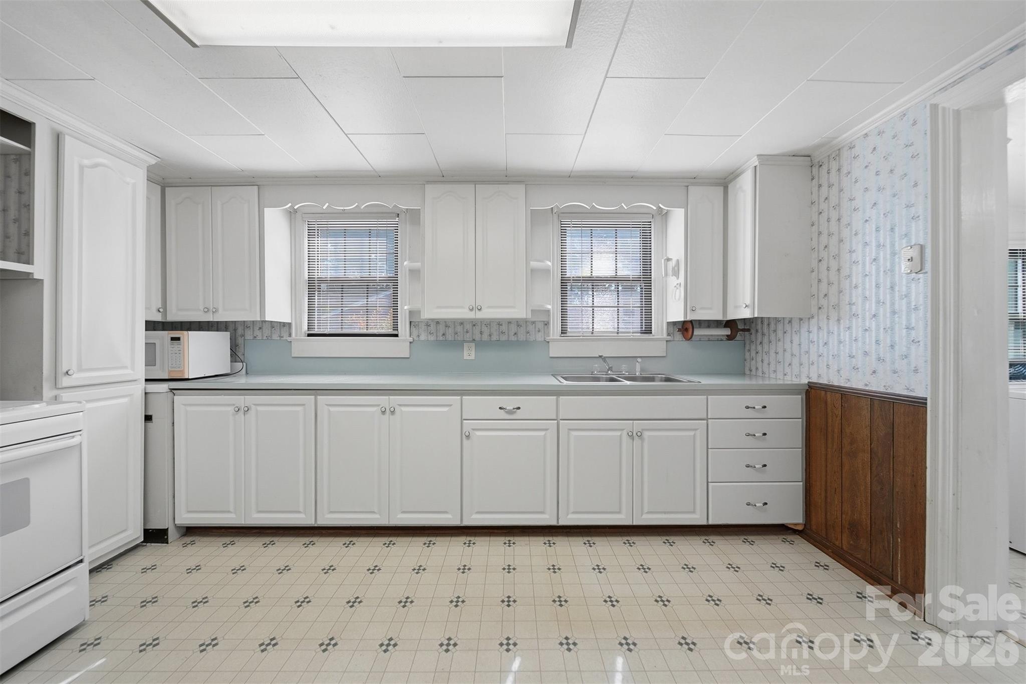 2421 35th Street Court NE — Hickory