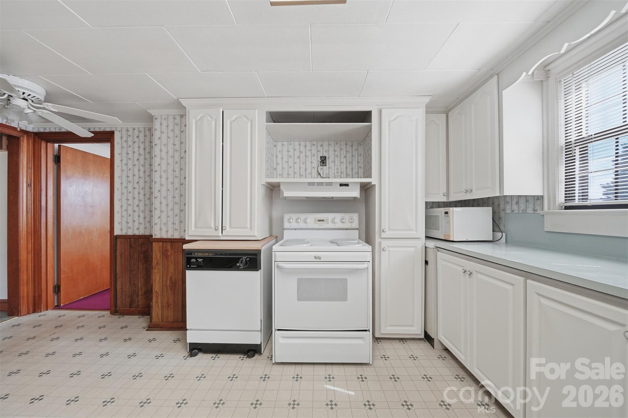 2421 35th Street Court NE — Hickory