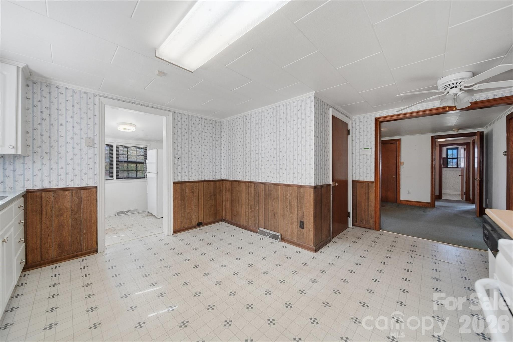 2421 35th Street Court NE — Hickory