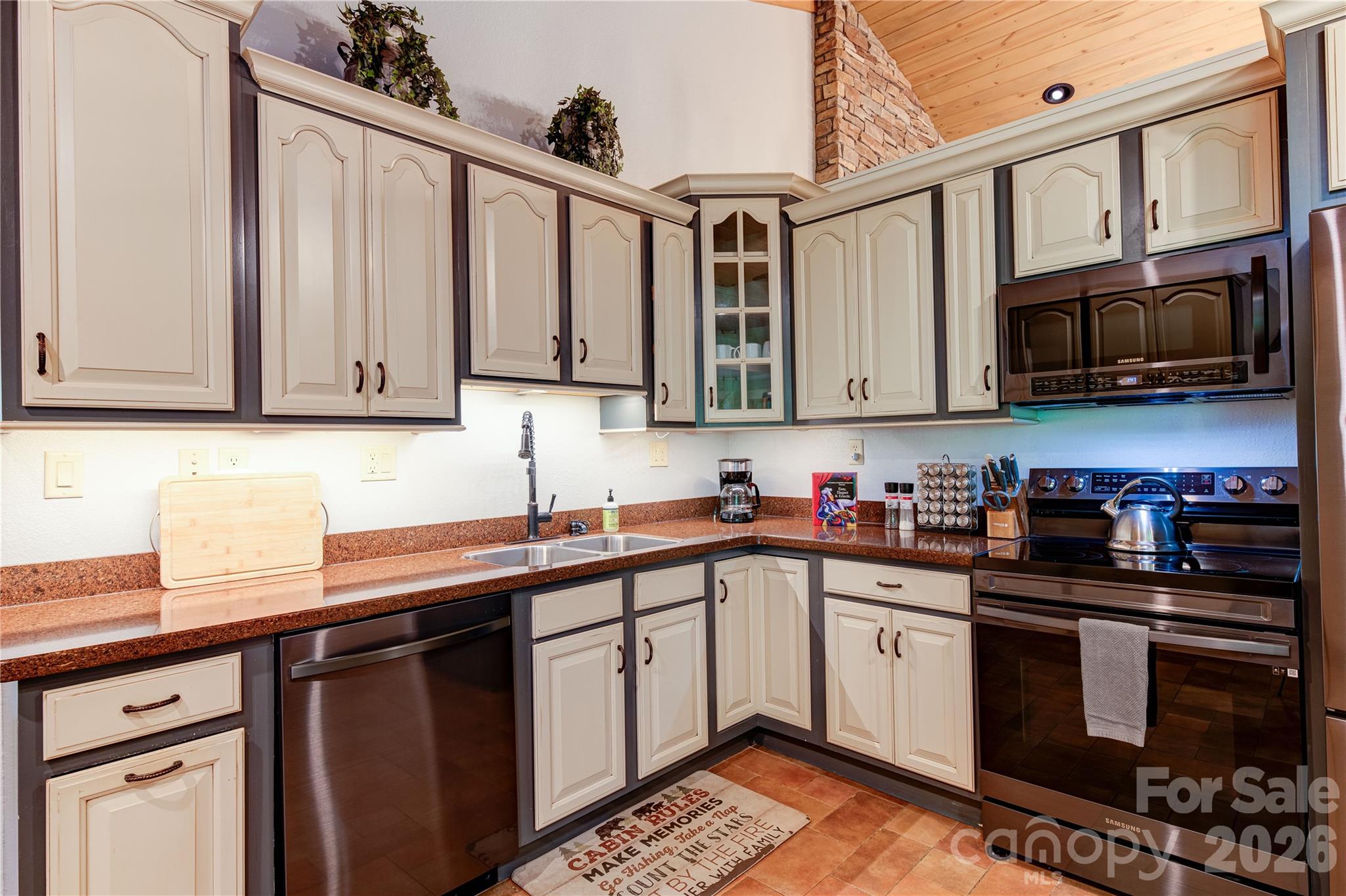 97 Circle E Ranch Road — Burnsville