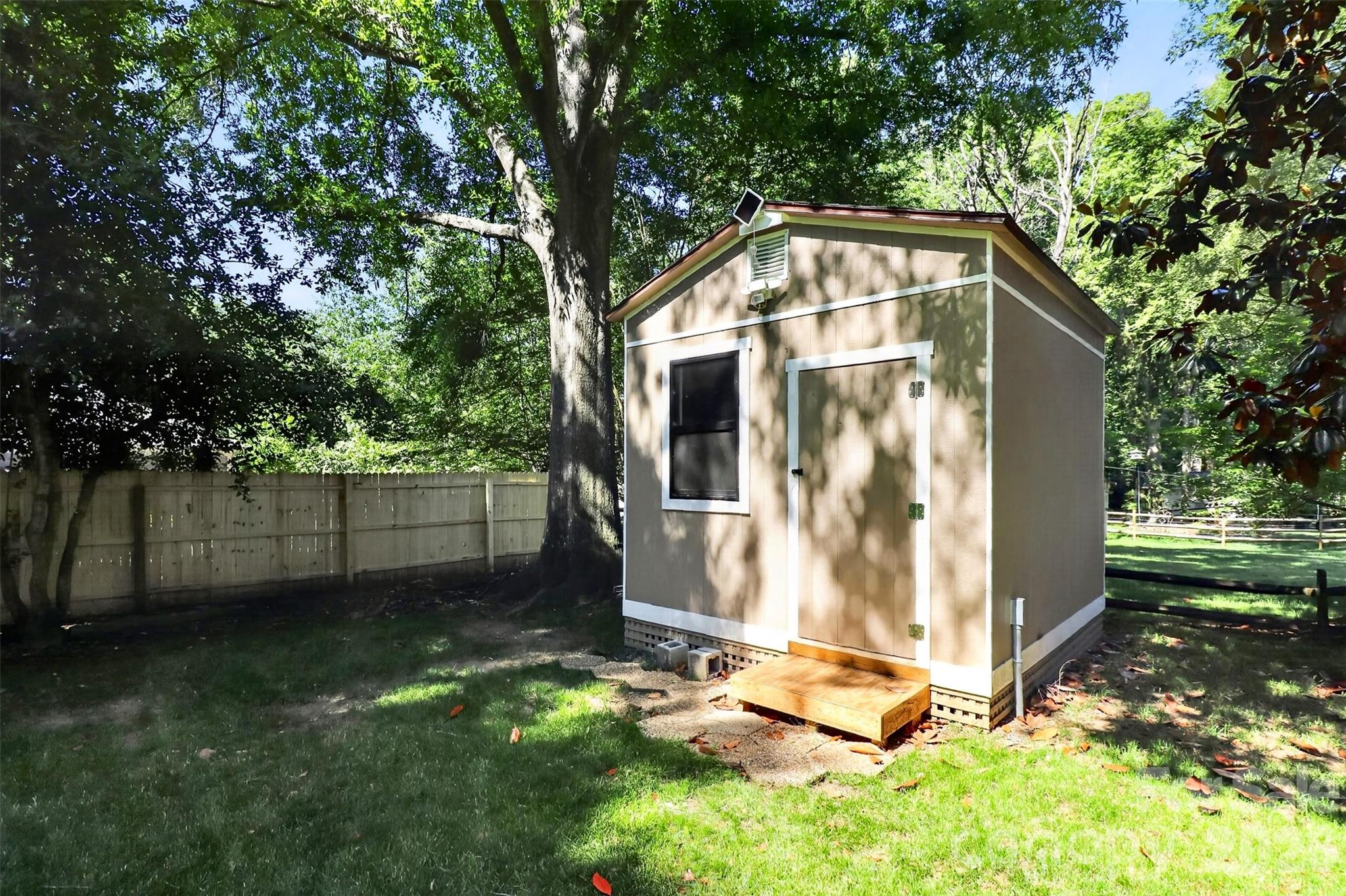 4007 Meadowridge Drive — Charlotte