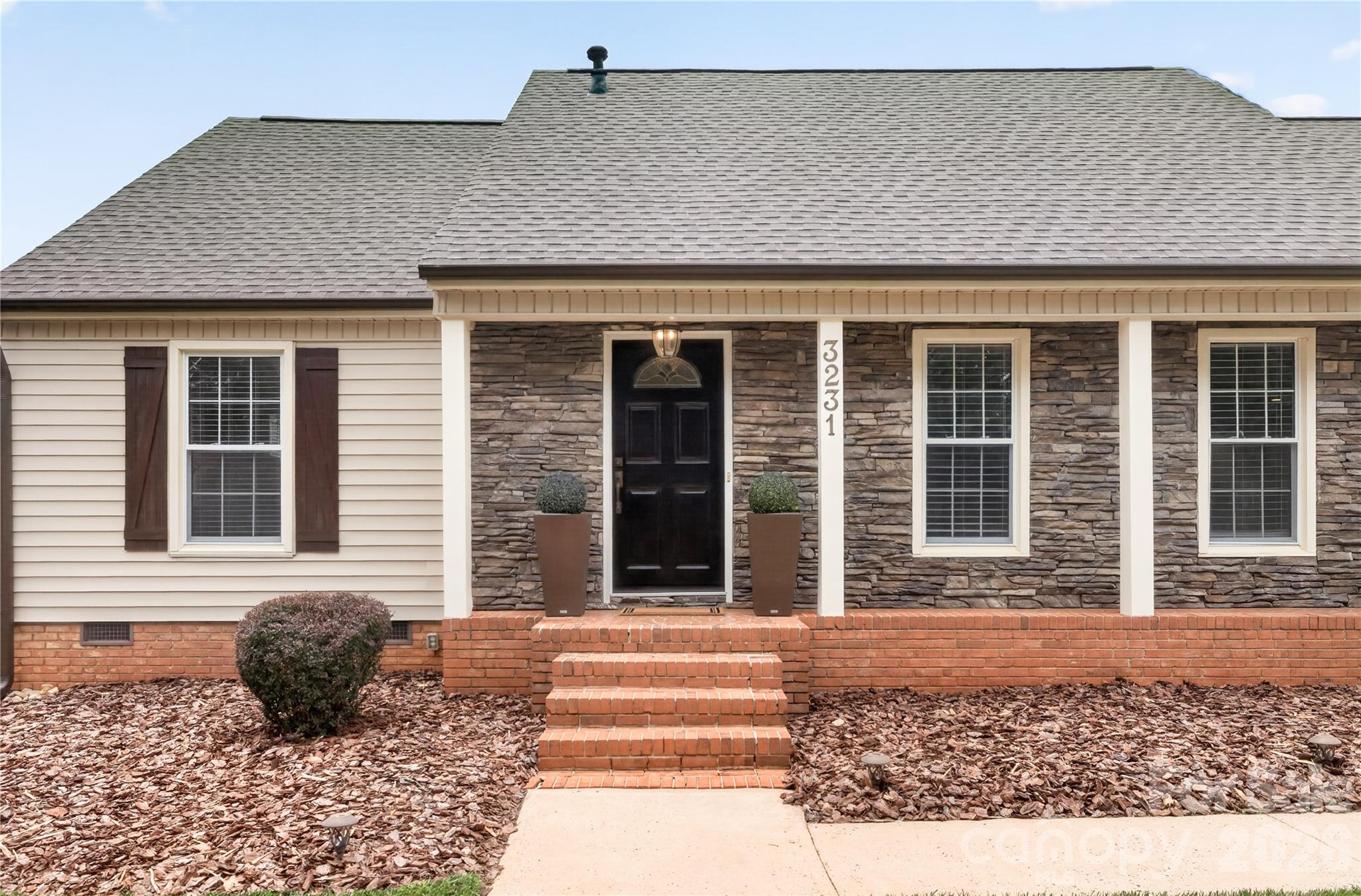 3231 Windrow Lane — Matthews