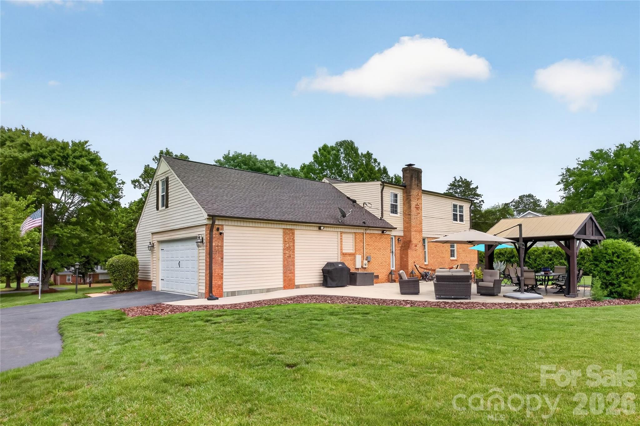 3231 Windrow Lane — Matthews