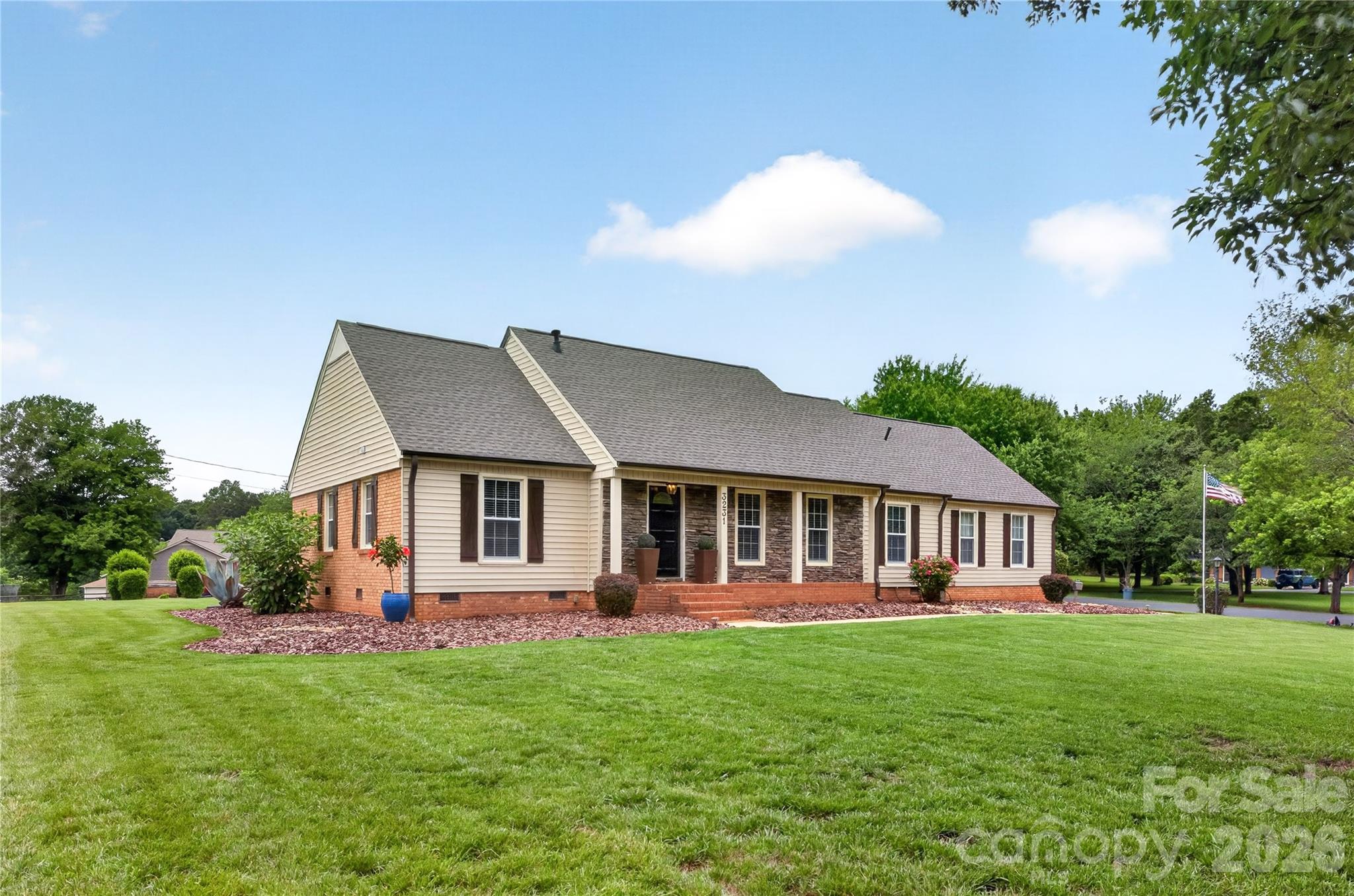 3231 Windrow Lane — Matthews
