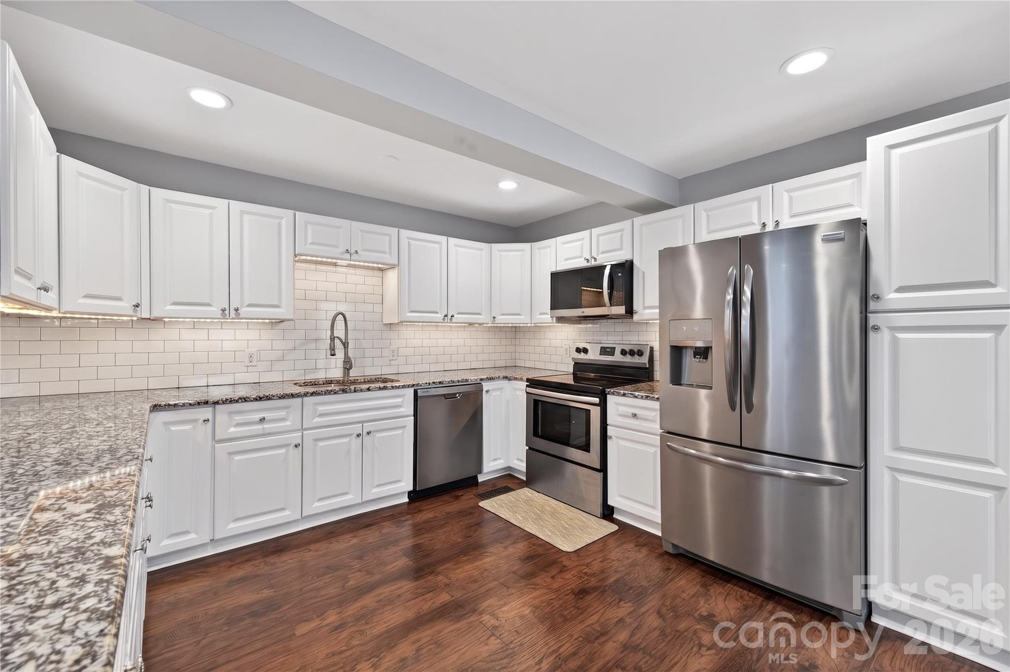 3231 Windrow Lane — Matthews